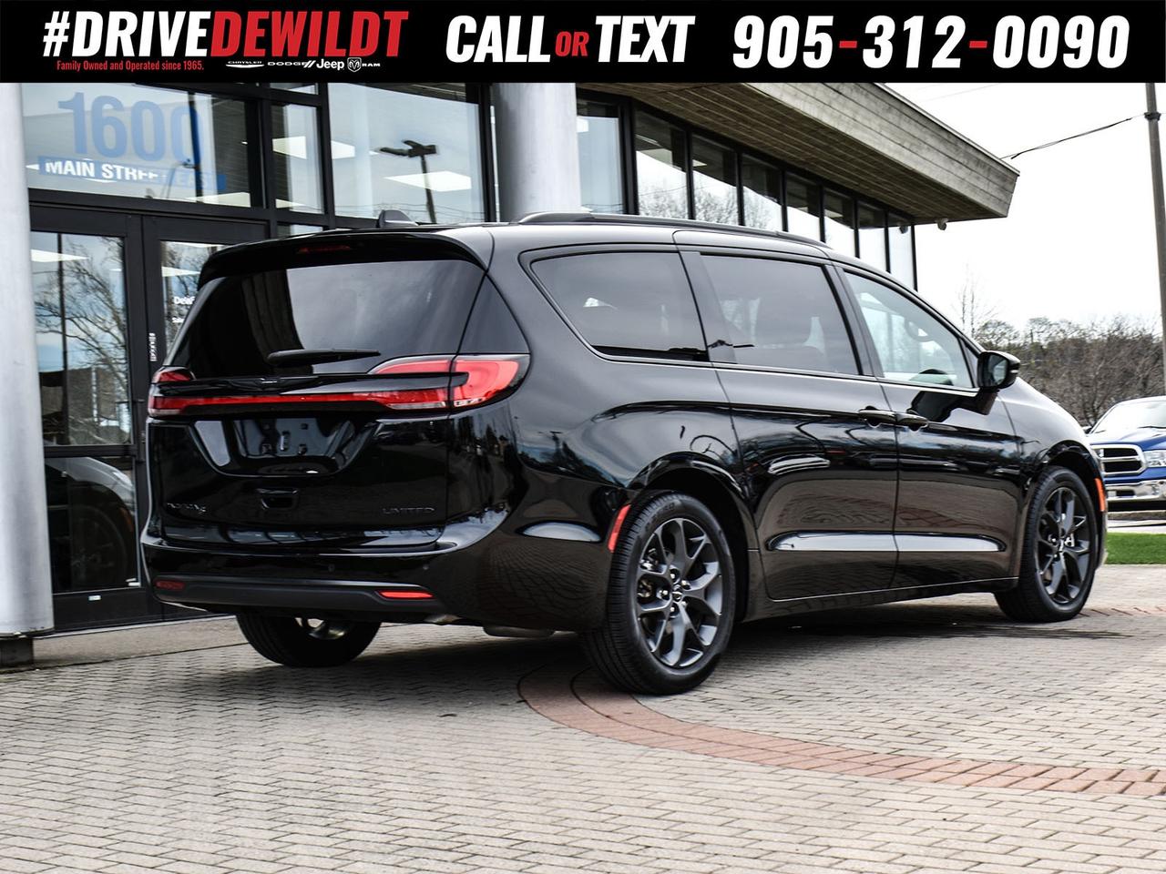 2024 Chrysler Pacifica LIMITED   PANORAMIC SUNROOF   S APPEARANCE Photo