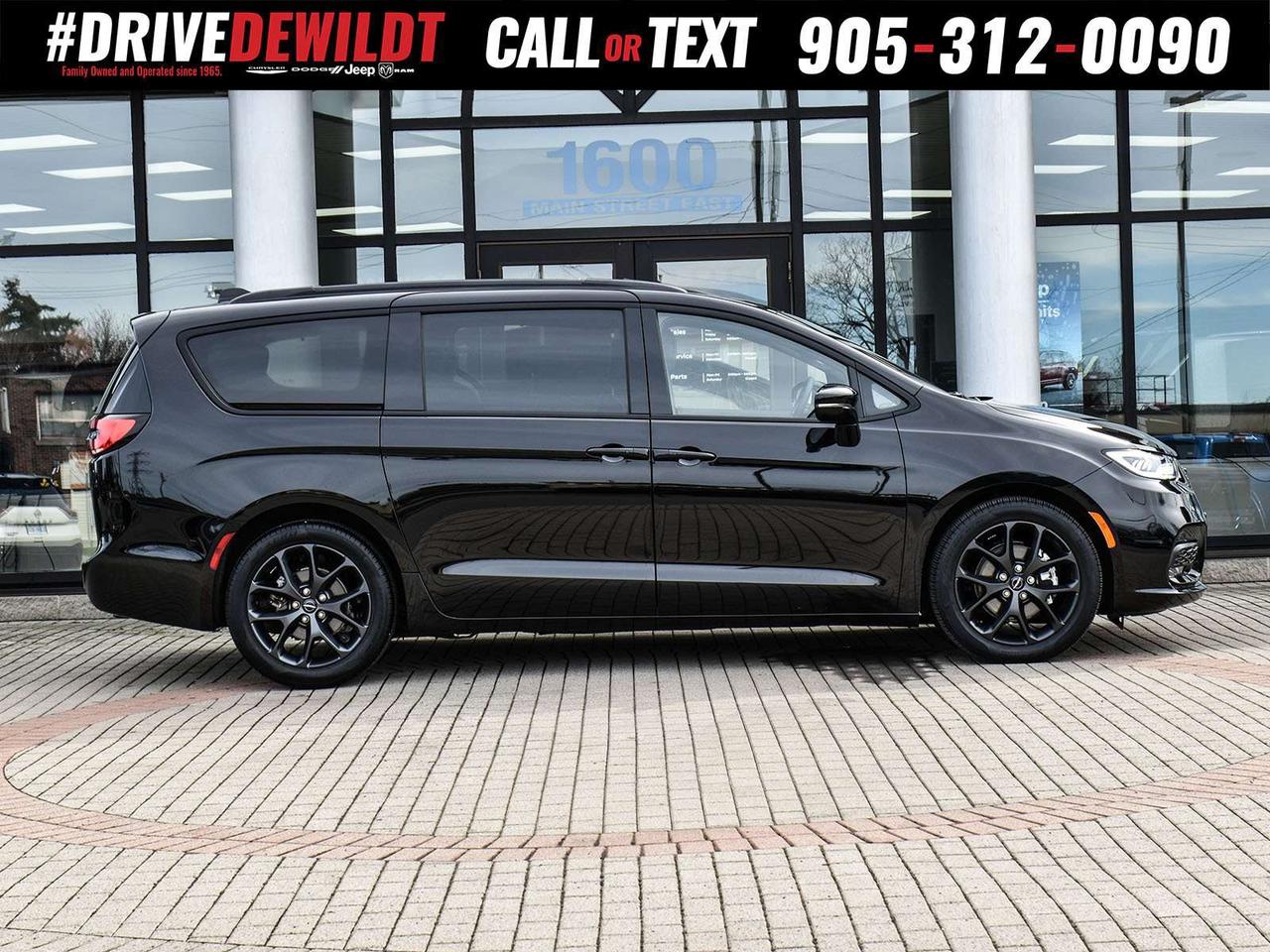 2024 Chrysler Pacifica LIMITED   PANORAMIC SUNROOF   S APPEARANCE Photo