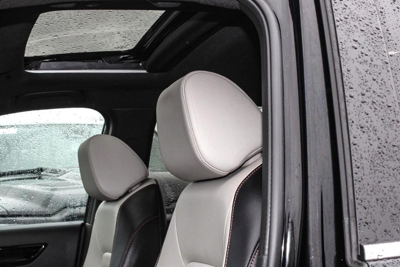 2024 Honda CR-V Touring  Gps HtdSeats Sunroof BkpCam EcoMode Photo