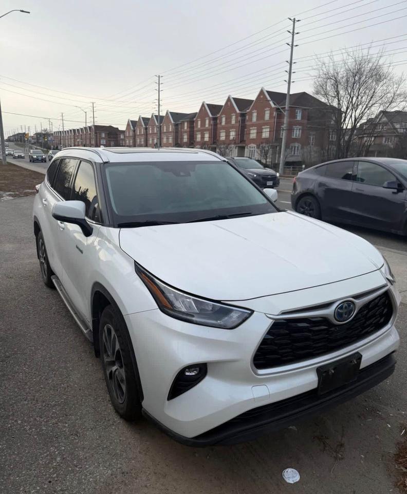 Used 2020 Toyota Highlander Hybrid XLE| CLEAN CAR| CLEAN TITLE | for sale in Mississauga, ON
