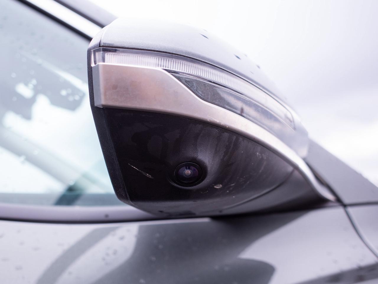 2023 Hyundai Tucson Hybrid Ultimate - Panoramic Sunroof   Rain Sensing Wipers Photo