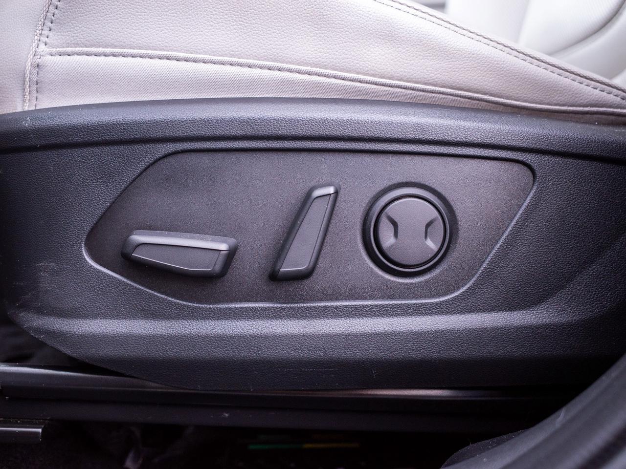 2023 Hyundai Tucson Hybrid Ultimate - Panoramic Sunroof   Rain Sensing Wipers Photo