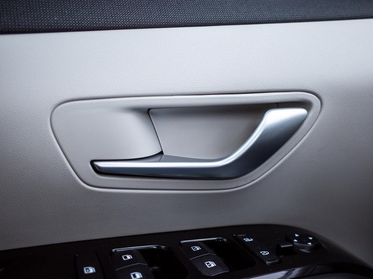2023 Hyundai Tucson Hybrid Ultimate - Panoramic Sunroof   Rain Sensing Wipers Photo