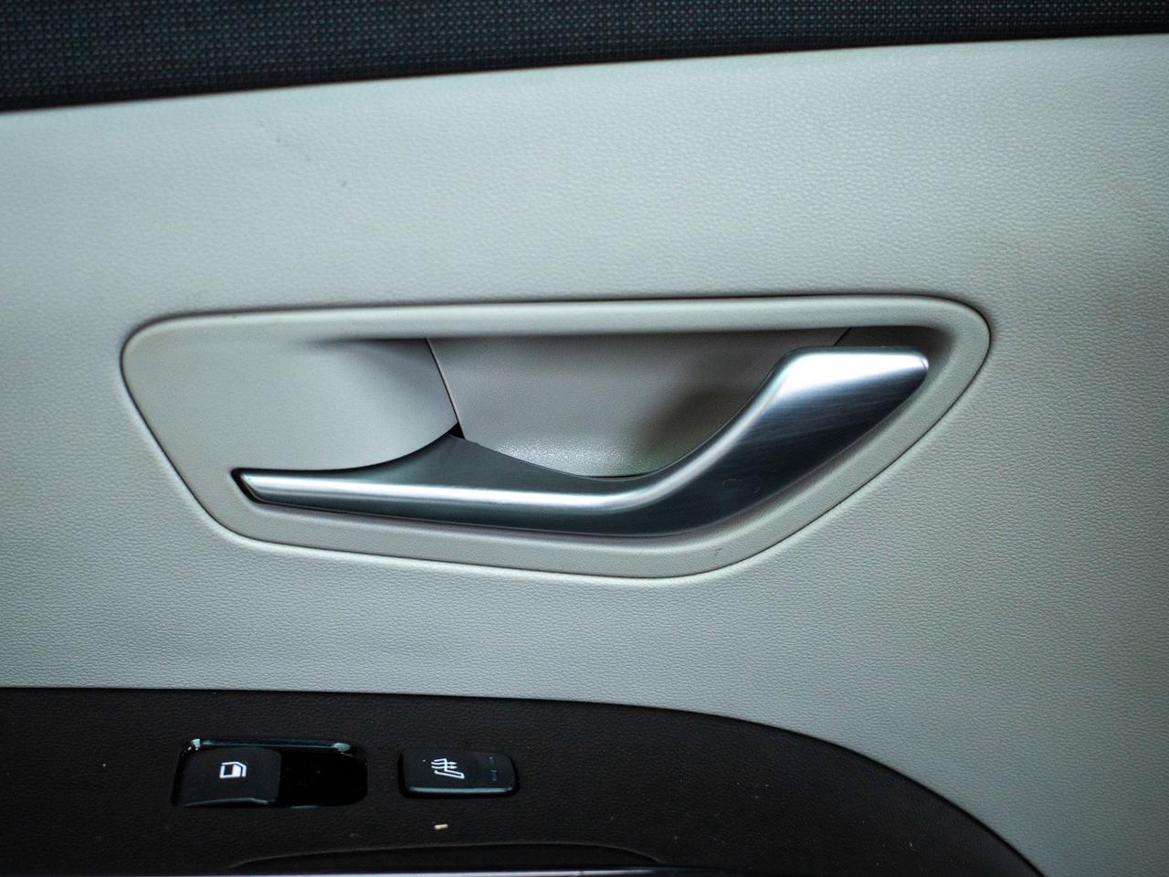 2023 Hyundai Tucson Hybrid Ultimate - Panoramic Sunroof   Rain Sensing Wipers Photo