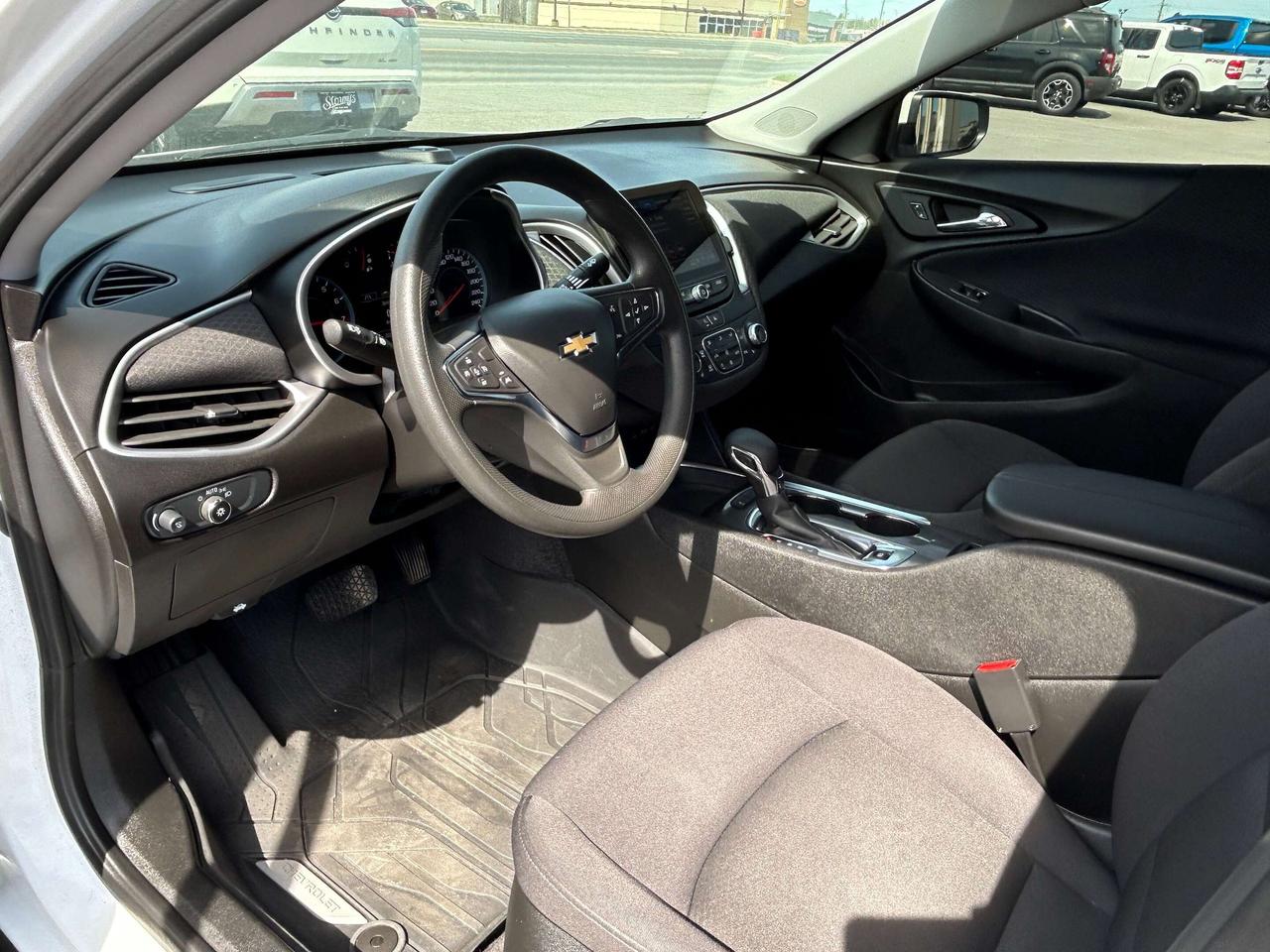 2024 Chevrolet Malibu 1LT BLUETOOTH BACKUP CAM CALL NAPANEE 613-354-2100 Photo