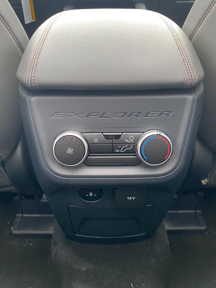 2026 Ford Explorer  Photo