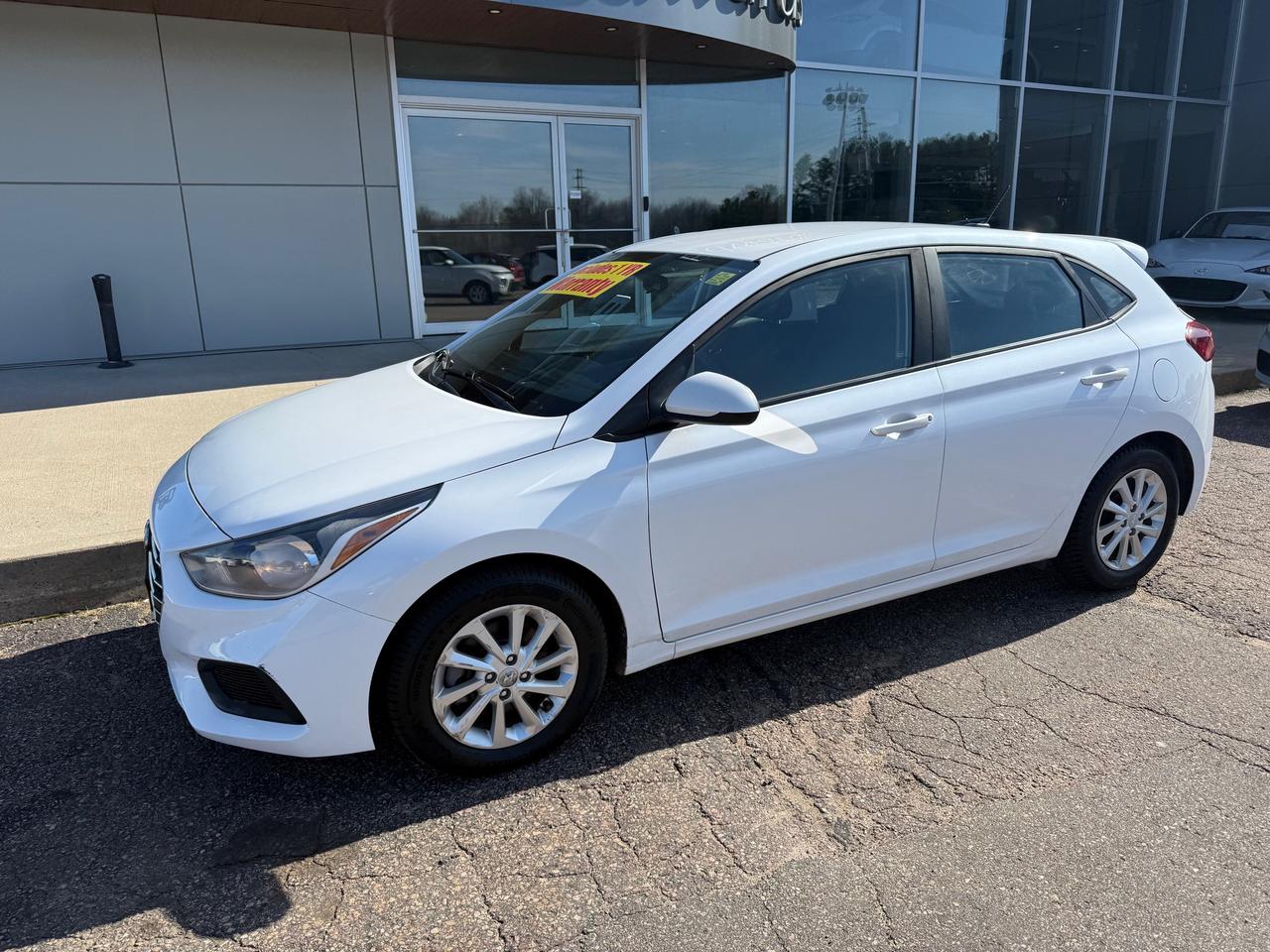 2019 Hyundai Accent Preferred (A6) 4dr Hatchback Photo2