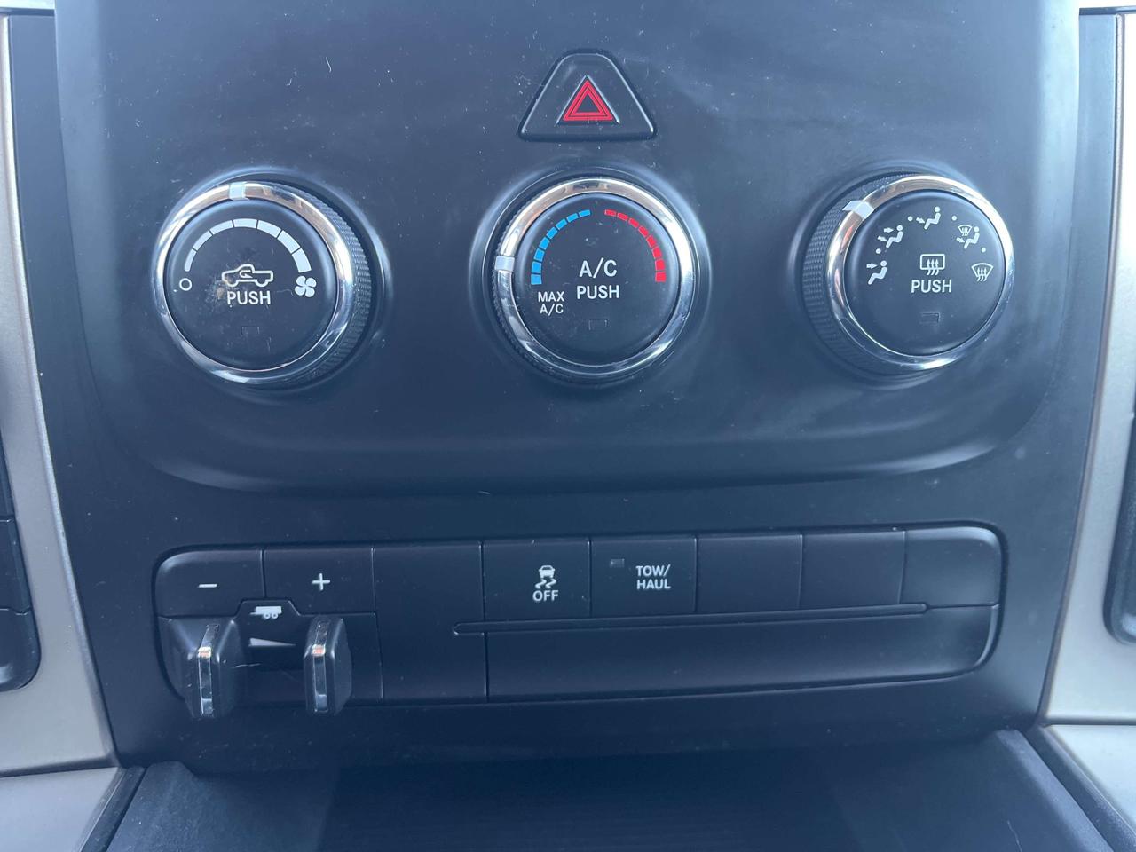 2016 RAM 1500 SLT - Tow Pkg - Bluetooth Photo