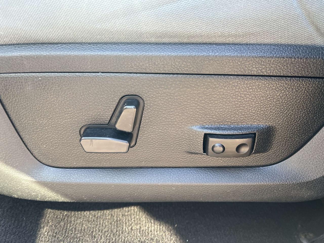 2016 RAM 1500 SLT - Tow Pkg - Bluetooth Photo