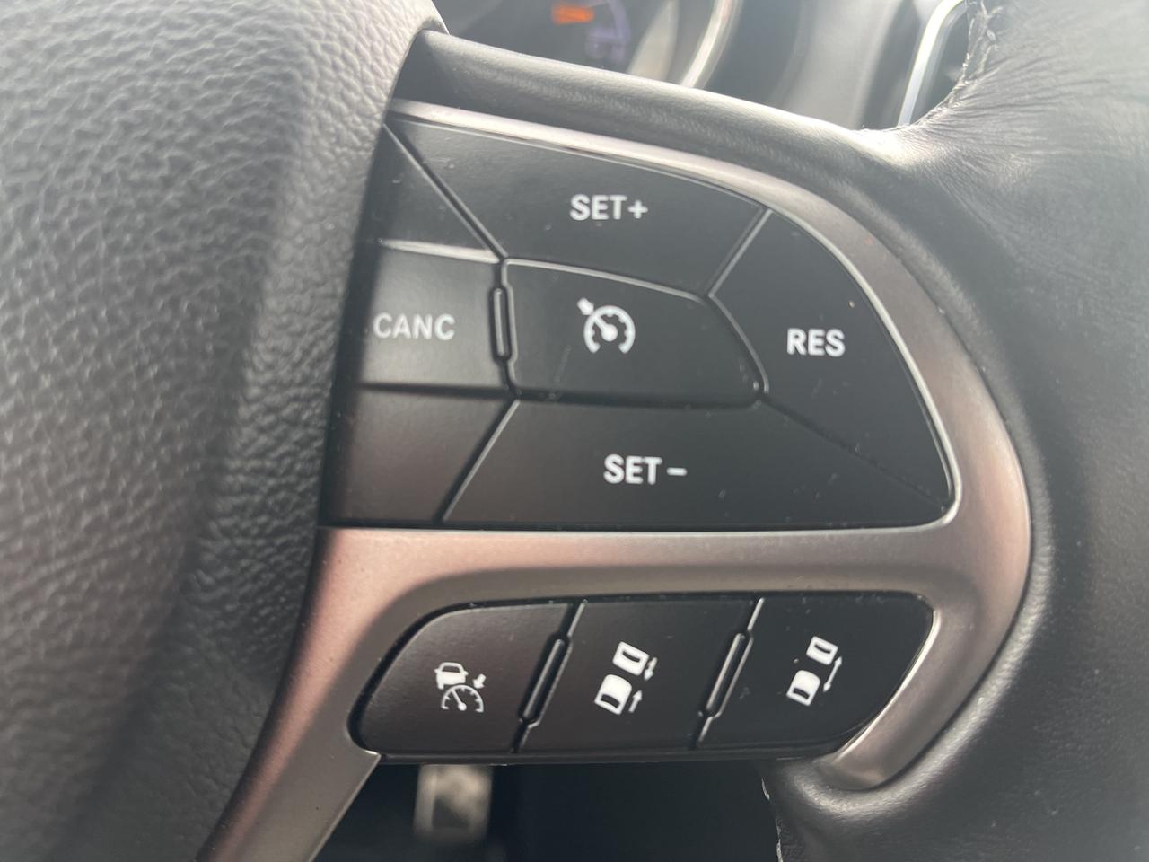 2021 Jeep Grand Cherokee Overland - Pano Sunroof - Adaptive Cruise Photo