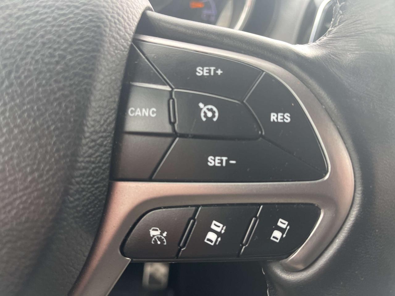 2021 Jeep Grand Cherokee Overland - Pano Sunroof - Adaptive Cruise Photo