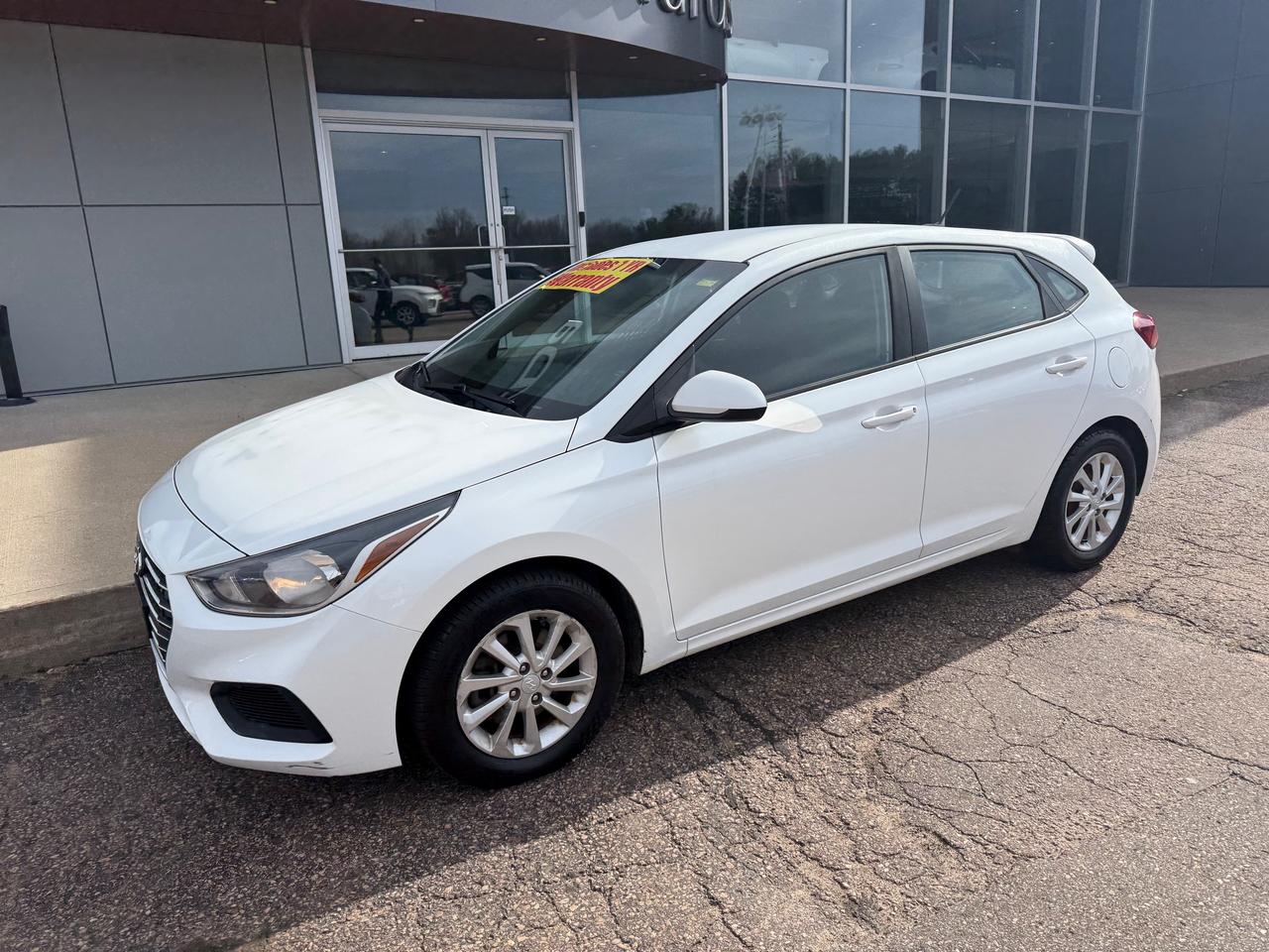 2019 Hyundai Accent Preferred (A6) 4dr Hatchback Photo2