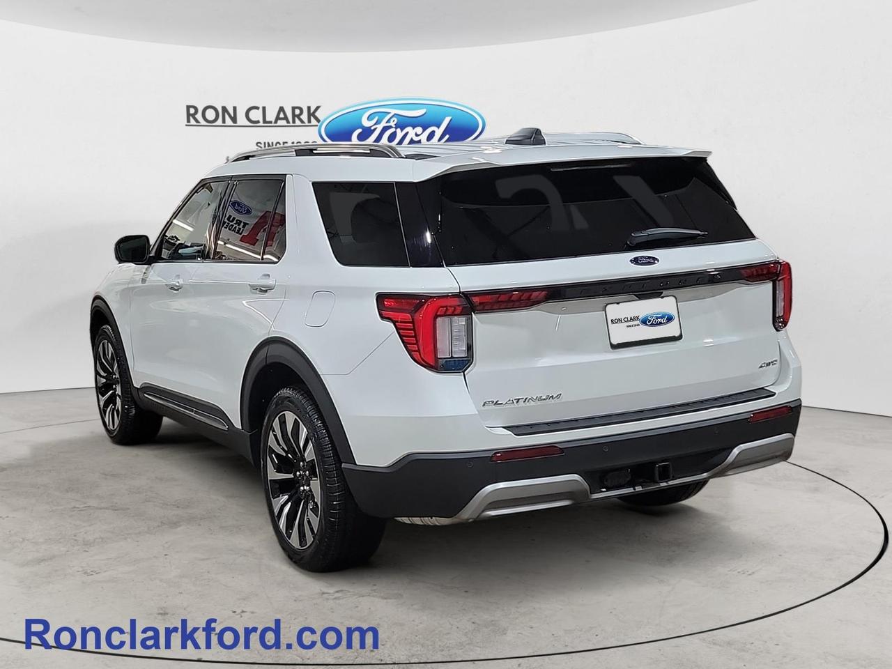 2026 Ford Explorer Platinum 4dr 4x4 Photo4