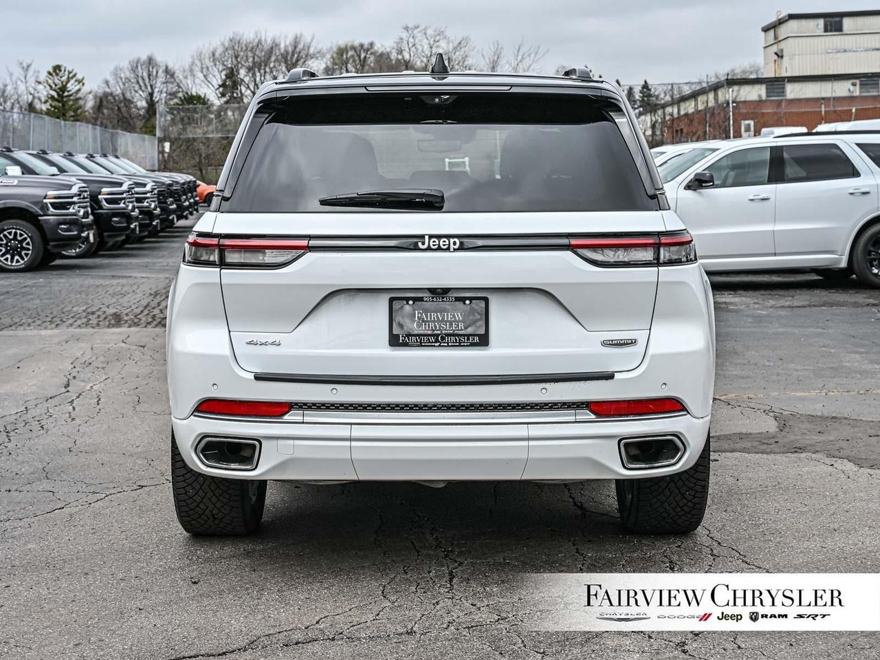2025 Jeep Grand Cherokee Summit RESERVE   PANO ROOF   LEATHER   NAV   CARPL Photo4