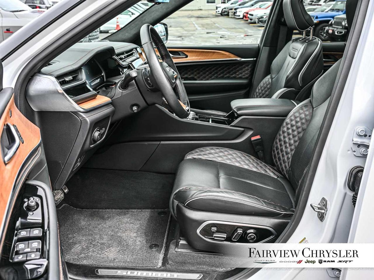 2025 Jeep Grand Cherokee Summit RESERVE   PANO ROOF   LEATHER   NAV   CARPL Photo