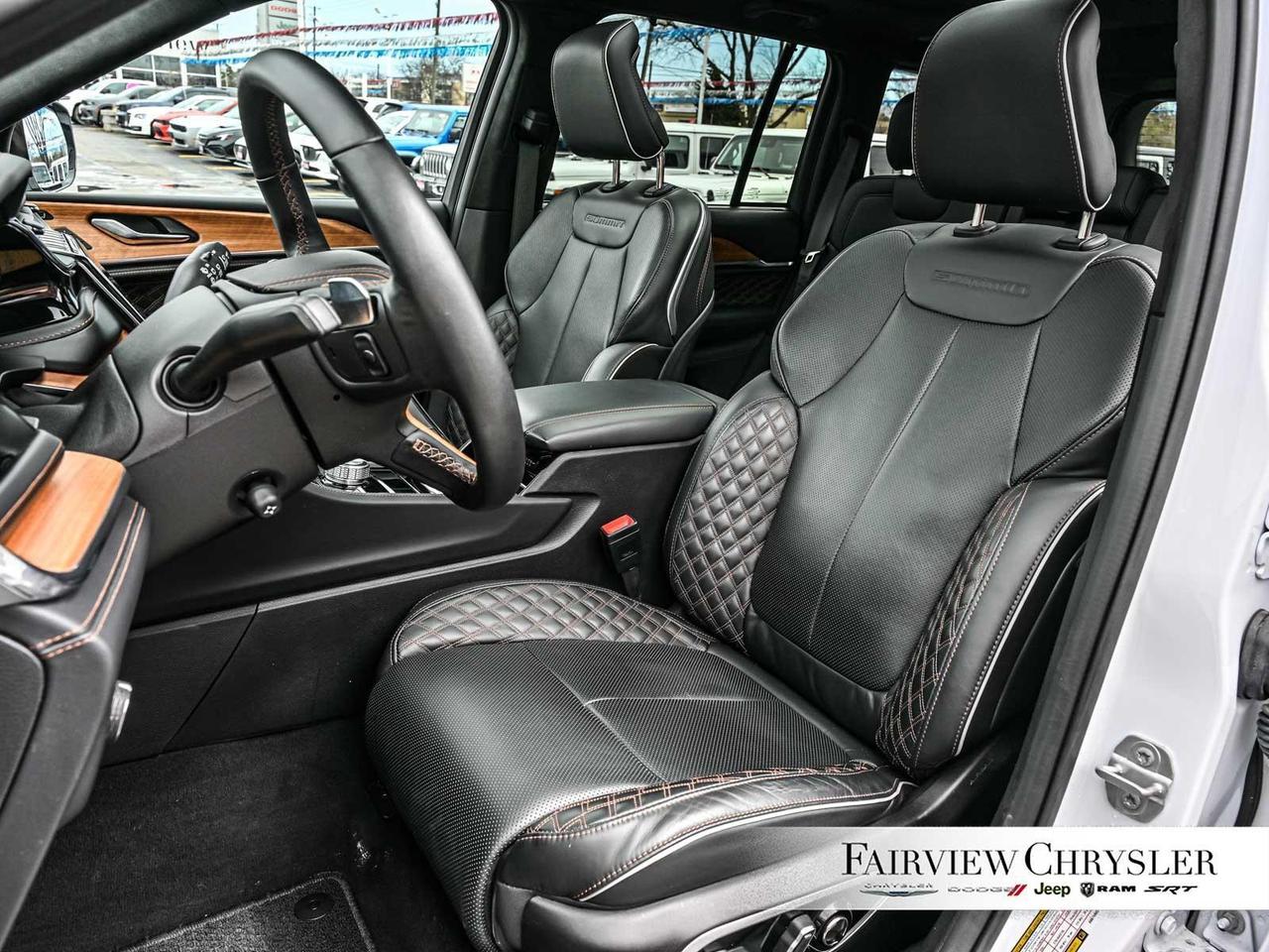 2025 Jeep Grand Cherokee Summit RESERVE   PANO ROOF   LEATHER   NAV   CARPL Photo