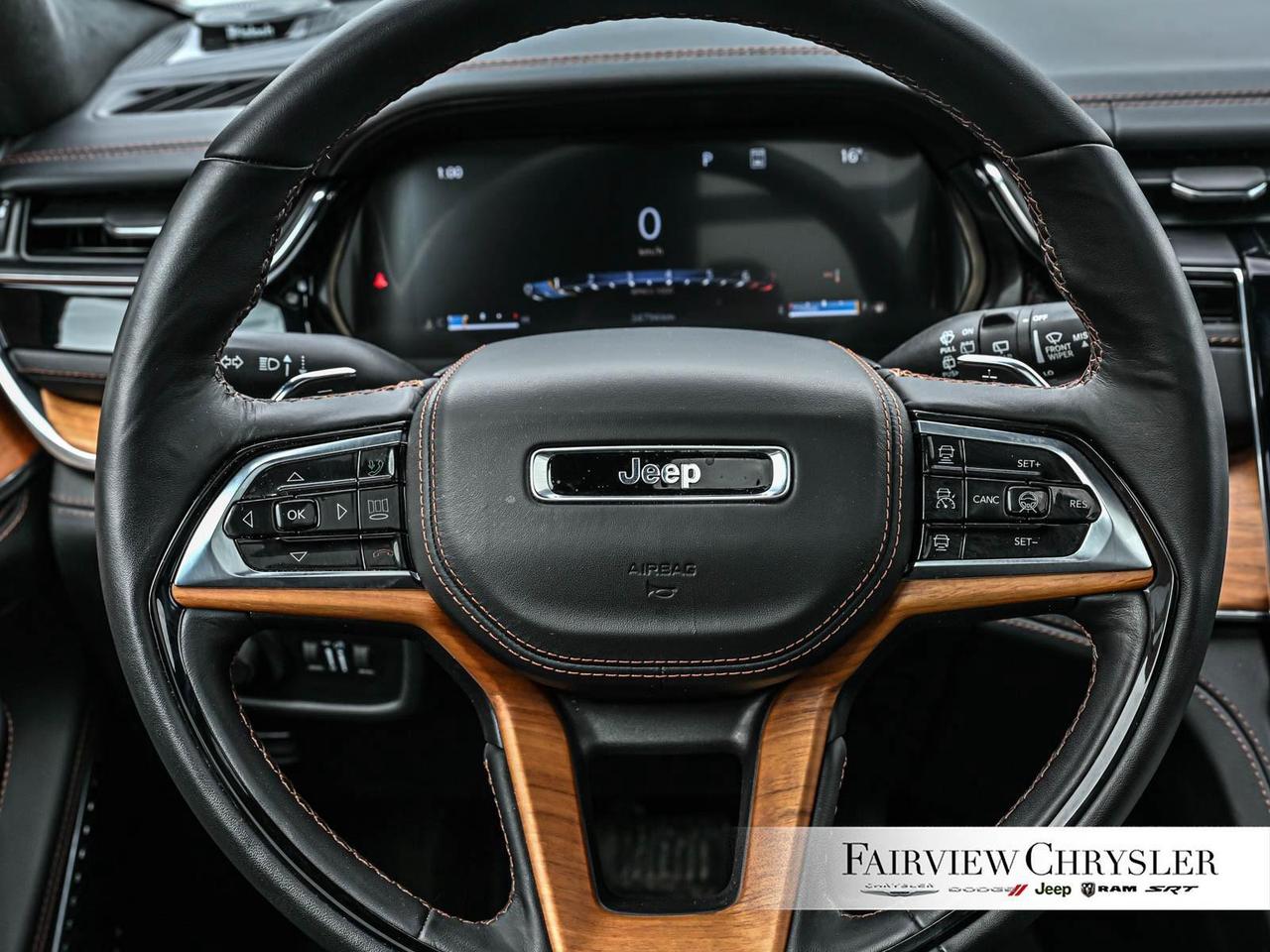 2025 Jeep Grand Cherokee Summit RESERVE   PANO ROOF   LEATHER   NAV   CARPL Photo