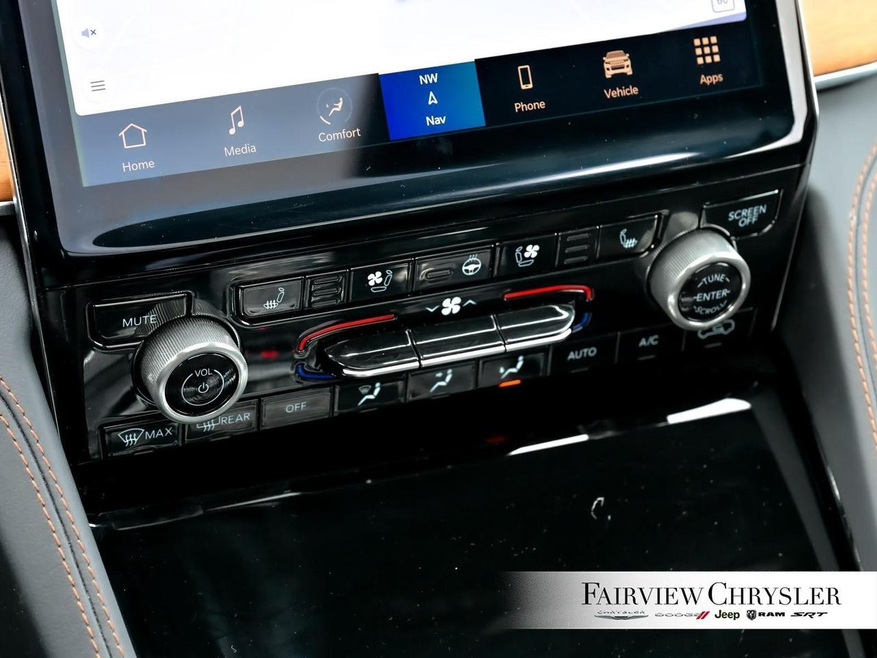 2025 Jeep Grand Cherokee Summit RESERVE   PANO ROOF   LEATHER   NAV   CARPL Photo