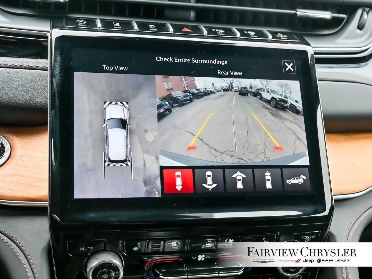 2025 Jeep Grand Cherokee Summit RESERVE   PANO ROOF   LEATHER   NAV   CARPL Photo