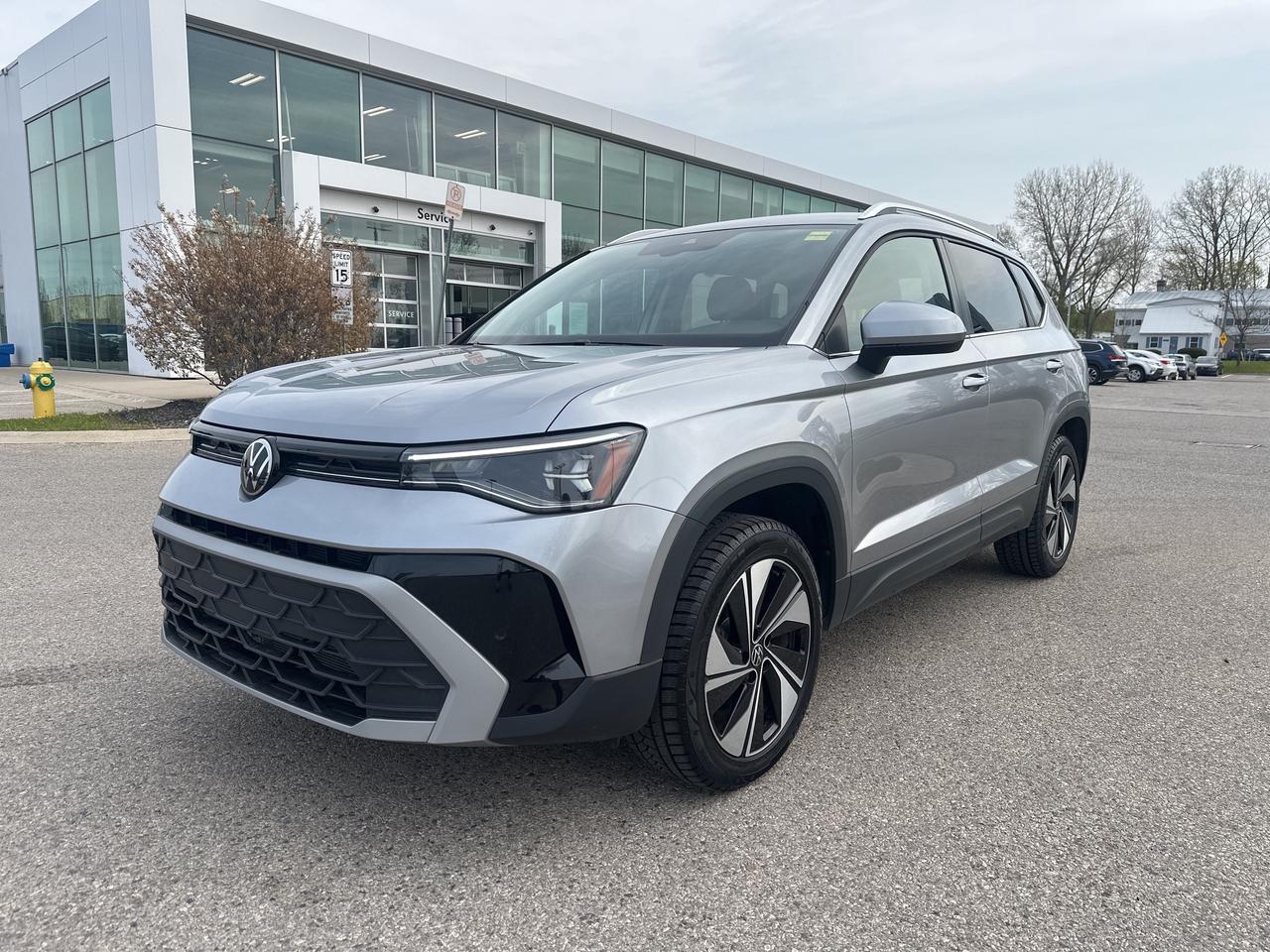 2025 Volkswagen Taos Comfortline 4Motion Photo0