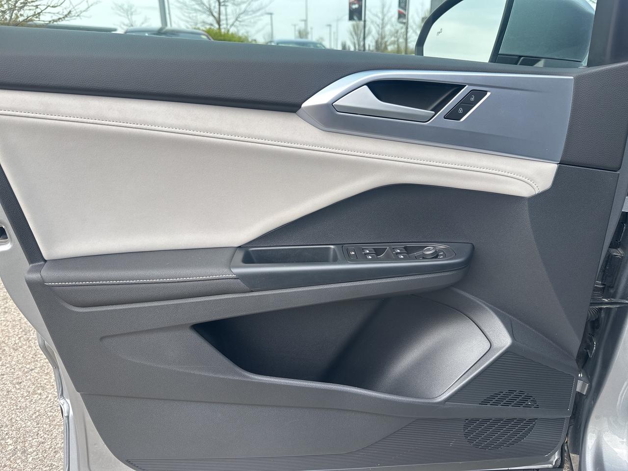 2025 Volkswagen Taos Comfortline 4Motion Photo