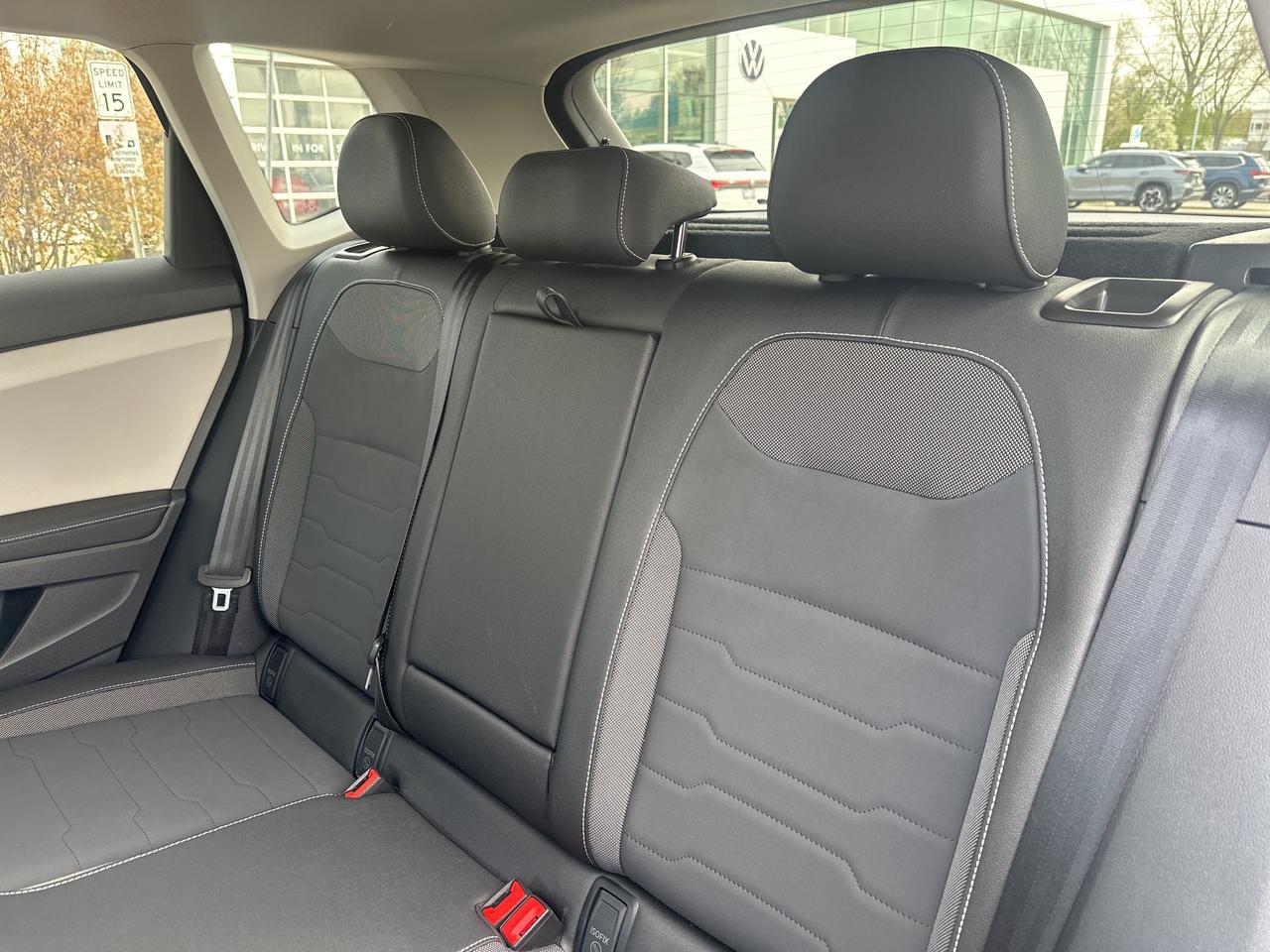 2025 Volkswagen Taos Comfortline 4Motion Photo