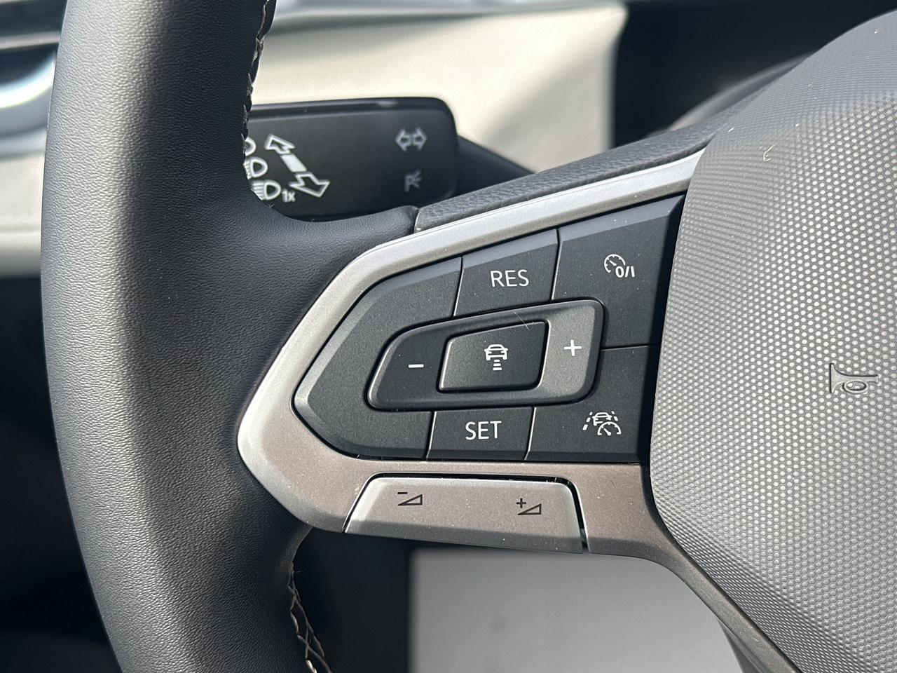 2025 Volkswagen Taos Comfortline 4Motion Photo