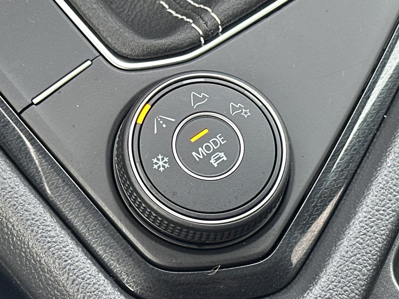 2025 Volkswagen Taos Comfortline 4Motion Photo