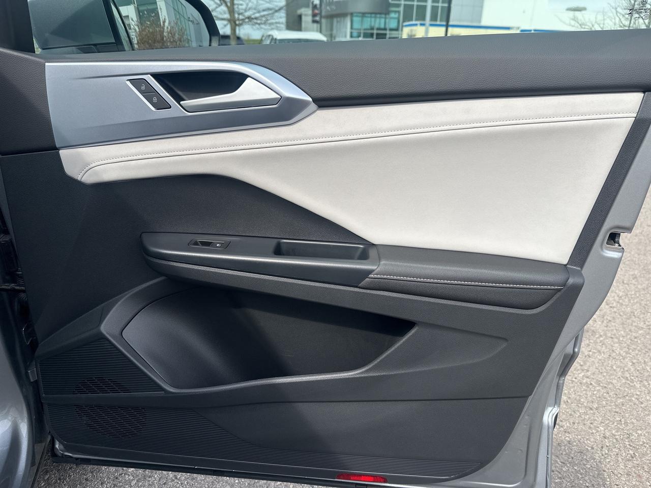 2025 Volkswagen Taos Comfortline 4Motion Photo