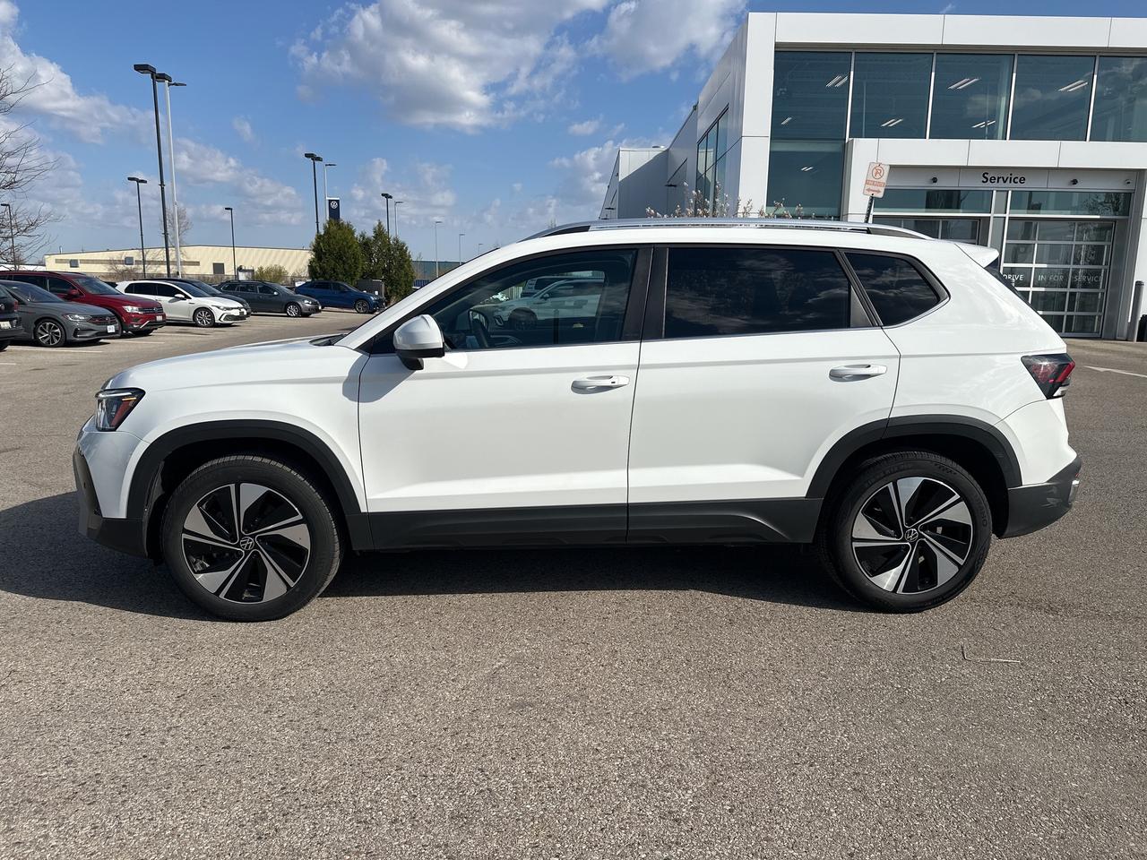 2025 Volkswagen Taos Comfortline 4Motion Photo