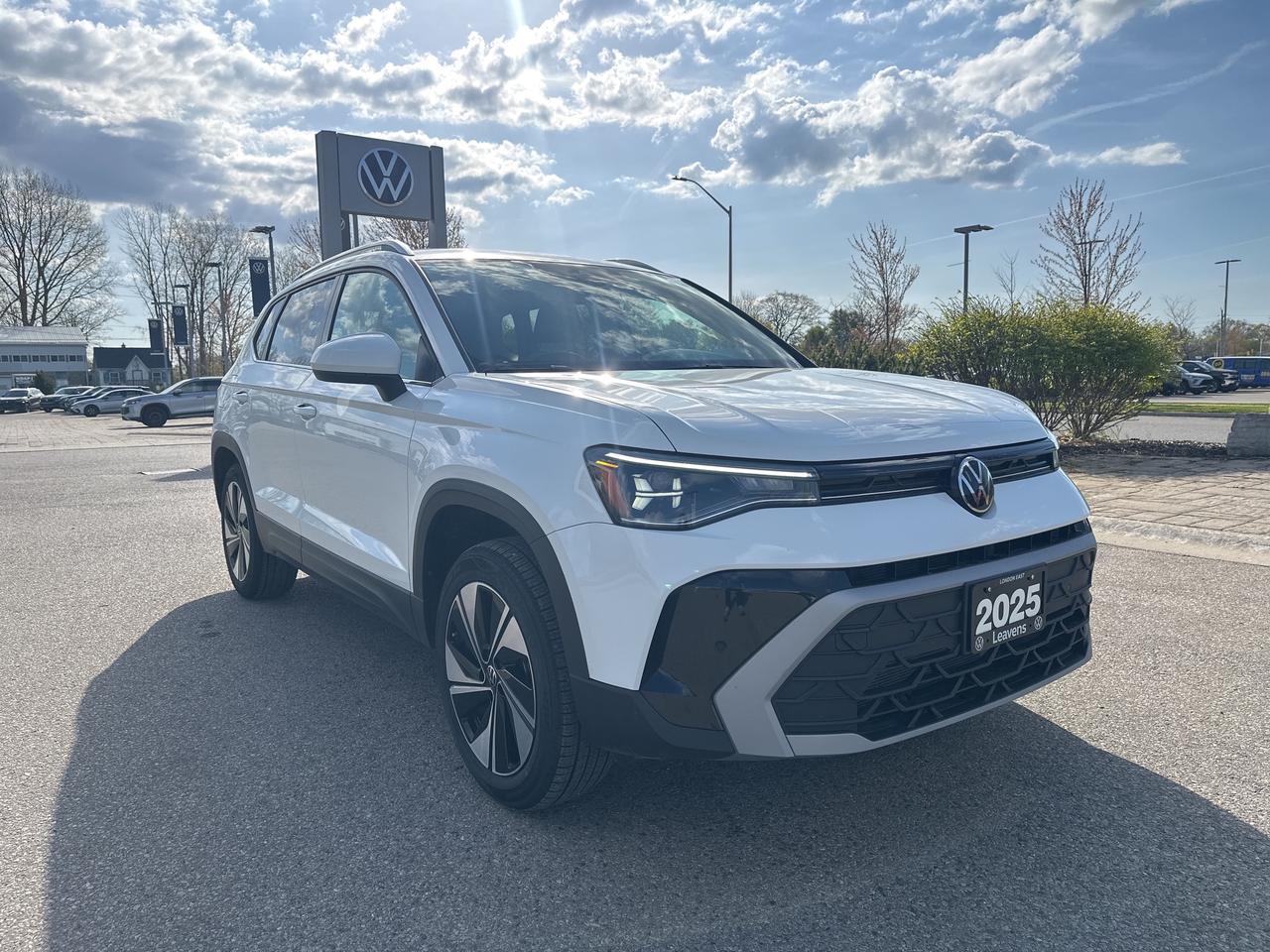 2025 Volkswagen Taos Comfortline 4Motion Photo3