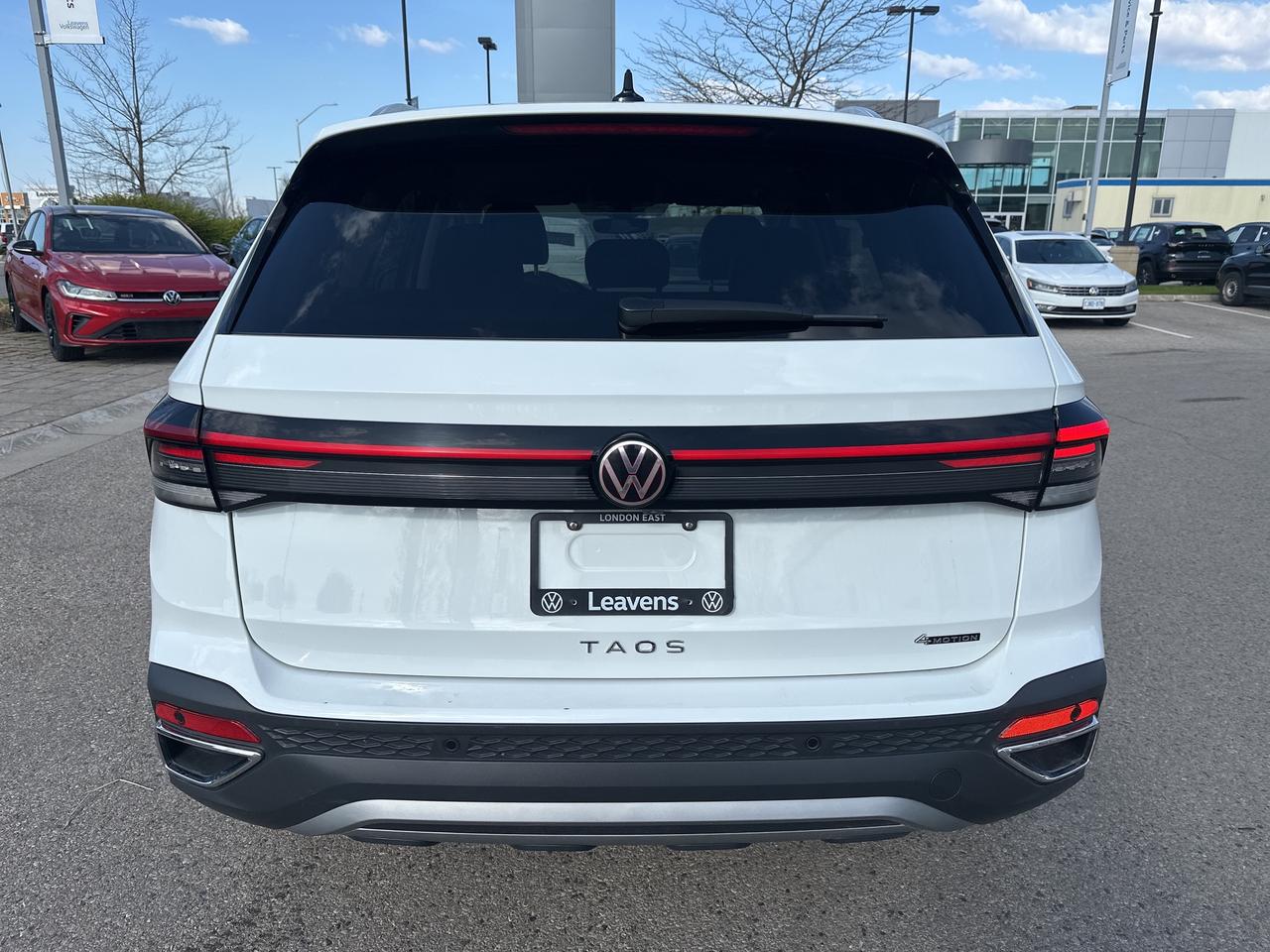 2025 Volkswagen Taos Comfortline 4Motion Photo