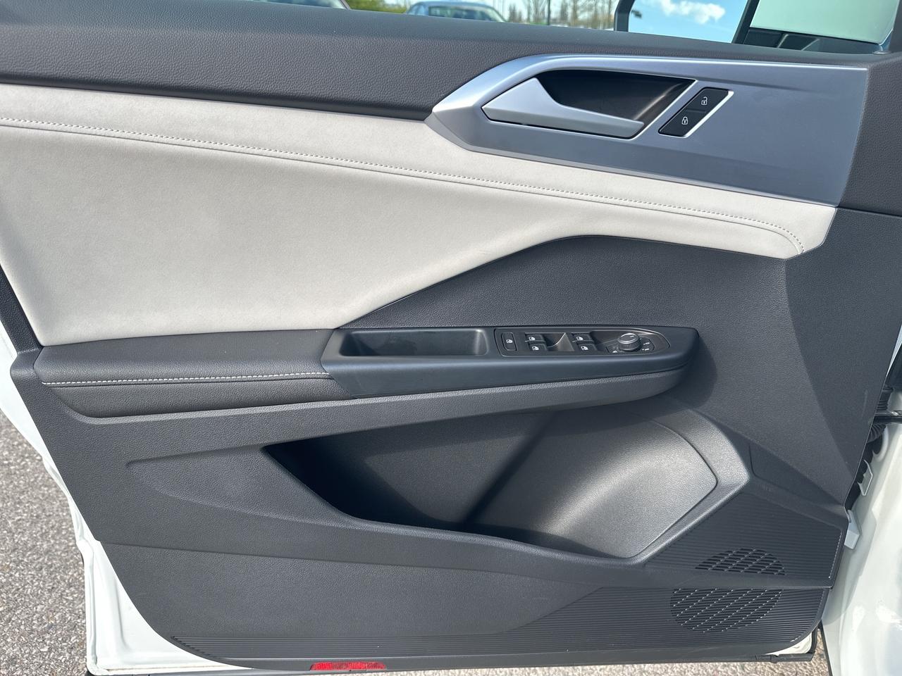 2025 Volkswagen Taos Comfortline 4Motion Photo