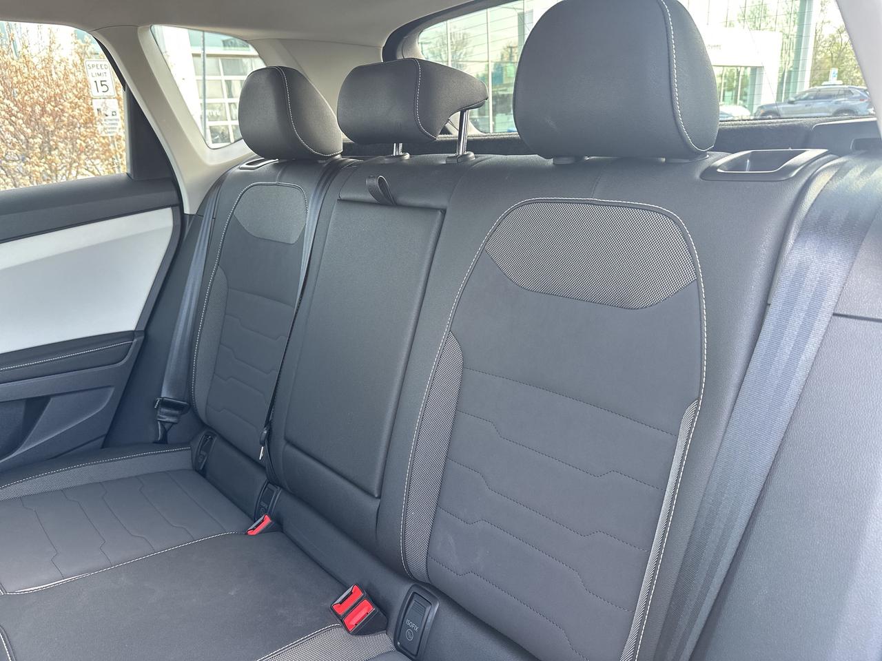 2025 Volkswagen Taos Comfortline 4Motion Photo