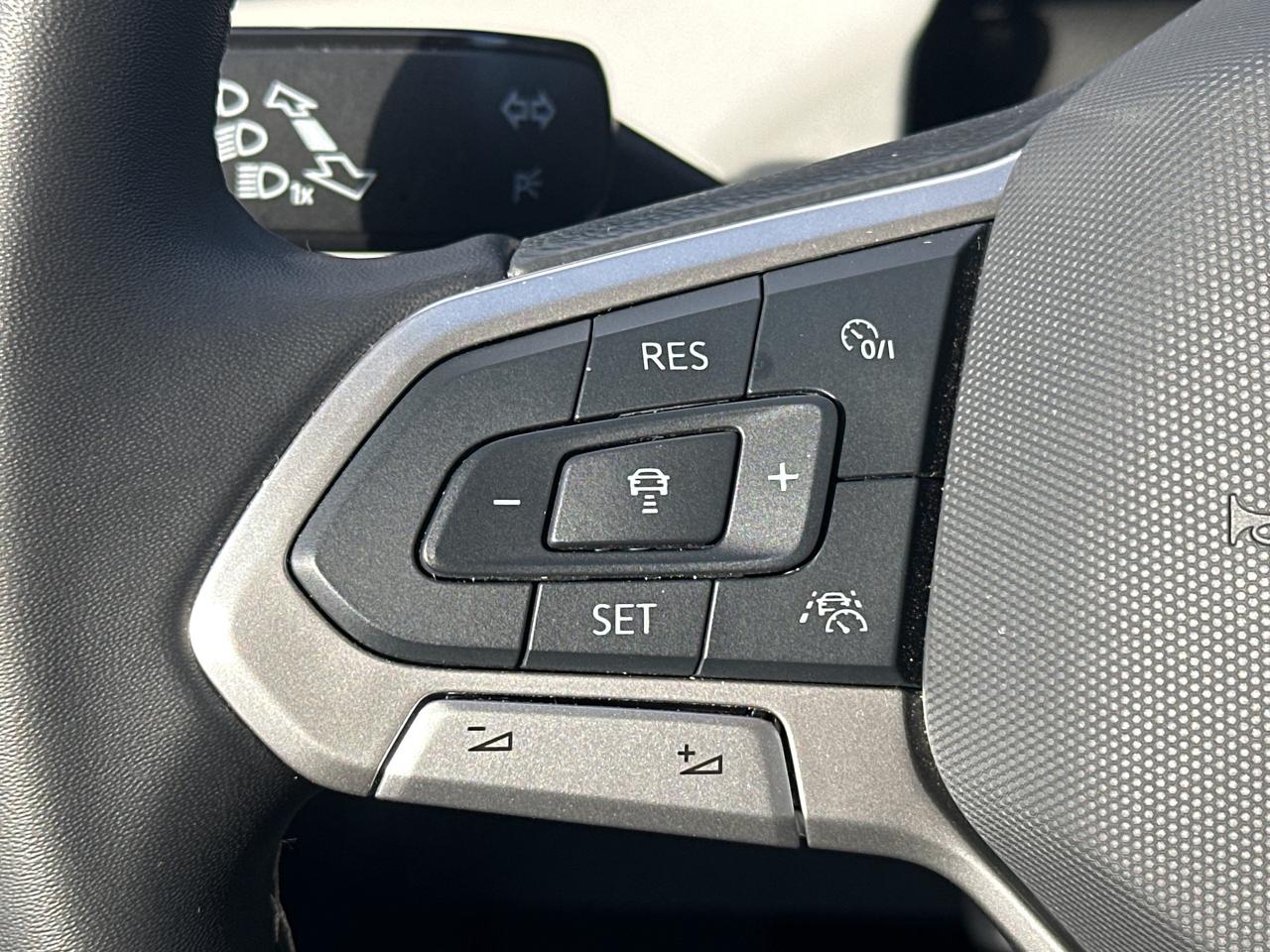 2025 Volkswagen Taos Comfortline 4Motion Photo