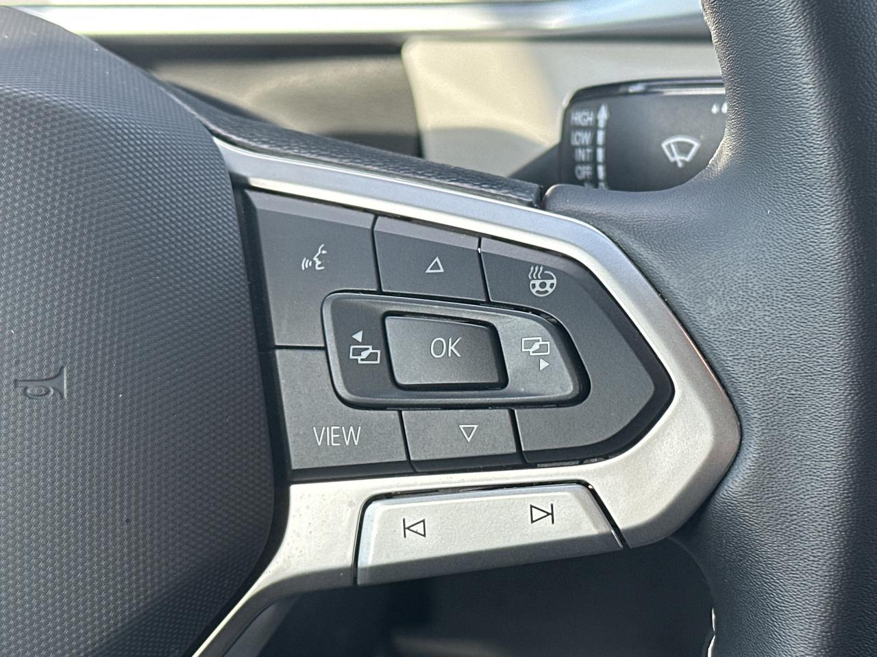 2025 Volkswagen Taos Comfortline 4Motion Photo