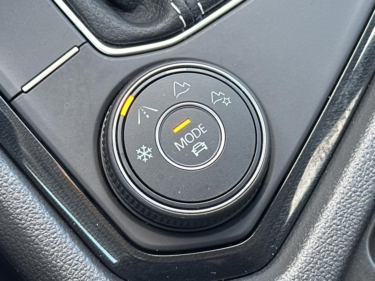 2025 Volkswagen Taos Comfortline 4Motion Photo