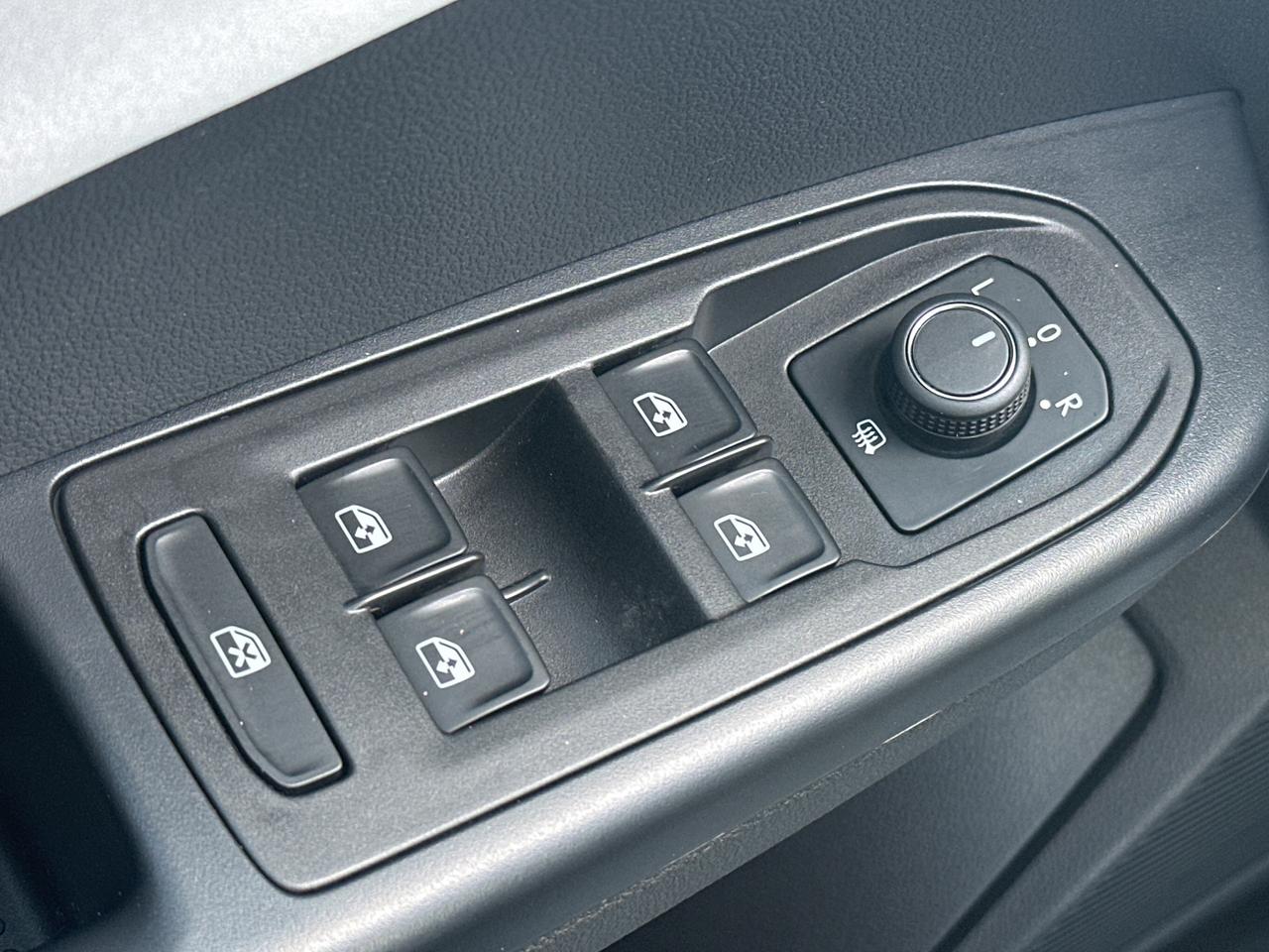 2025 Volkswagen Taos Comfortline 4Motion Photo