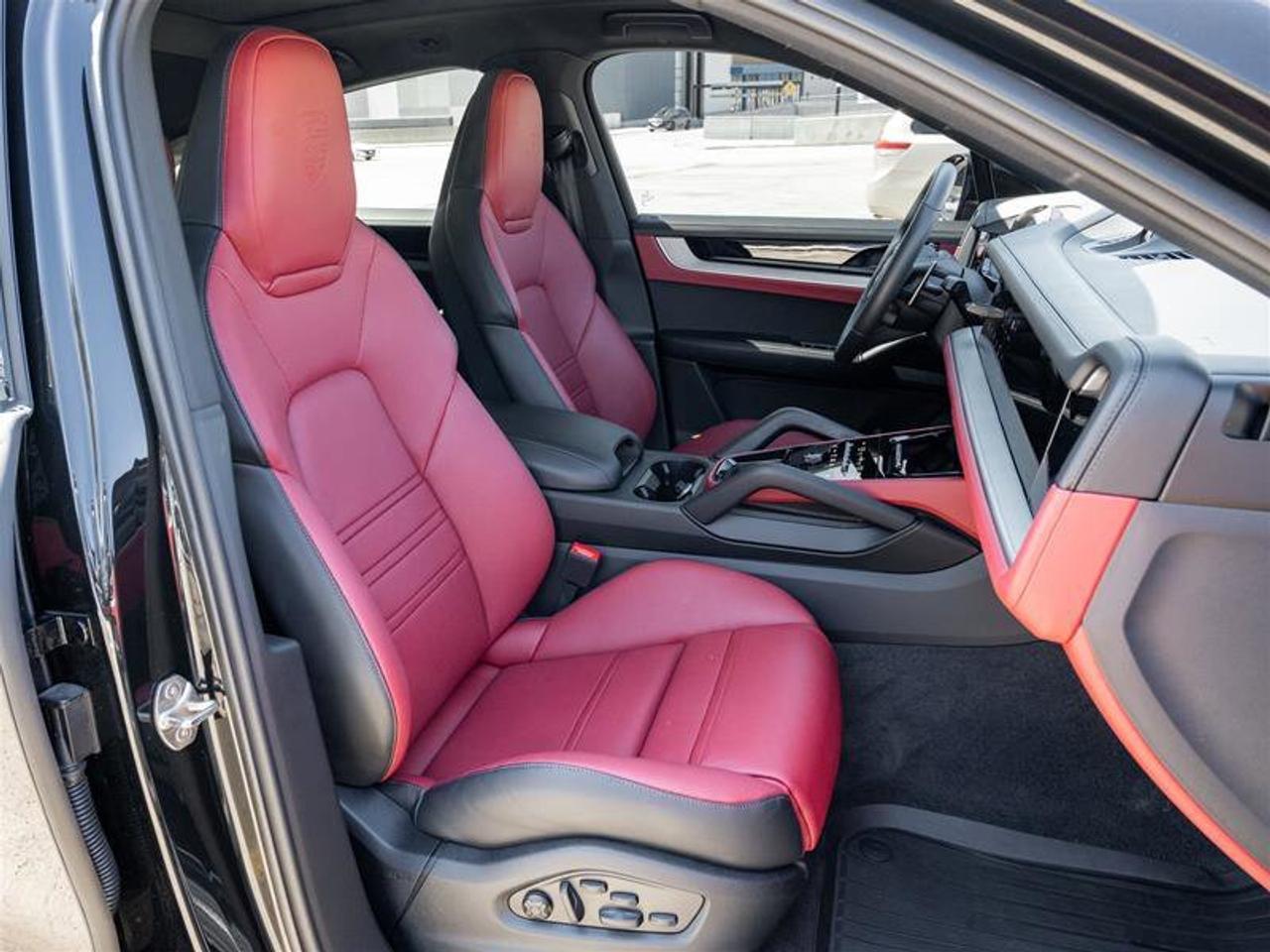 2025 Porsche Cayenne S E-Hybrid Coupe AWD Premium Pkg Plus  Technology Photo