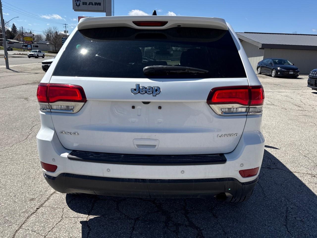 2021 Jeep Grand Cherokee LAREDO 4x4 Photo