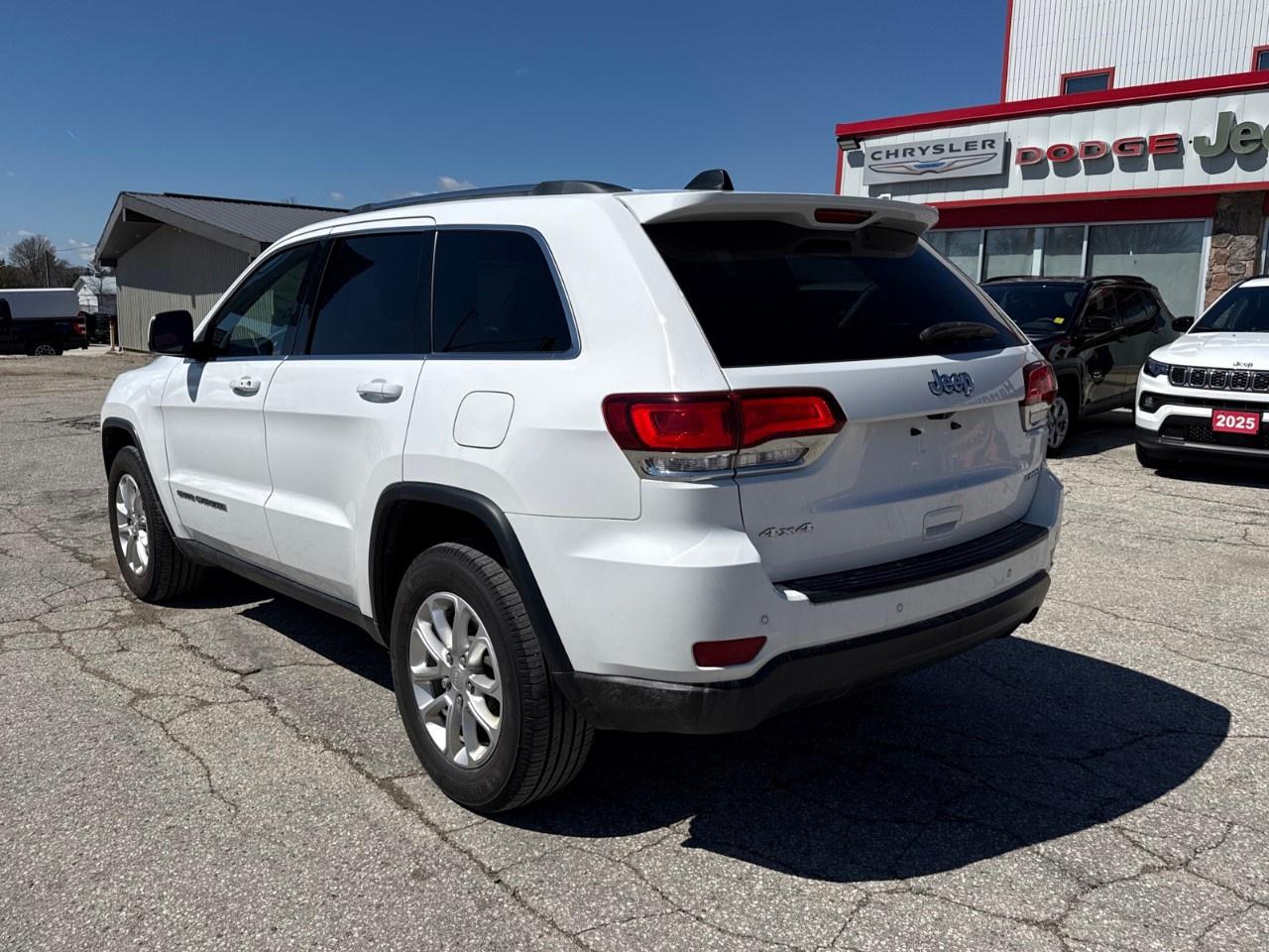 2021 Jeep Grand Cherokee LAREDO 4x4 Photo