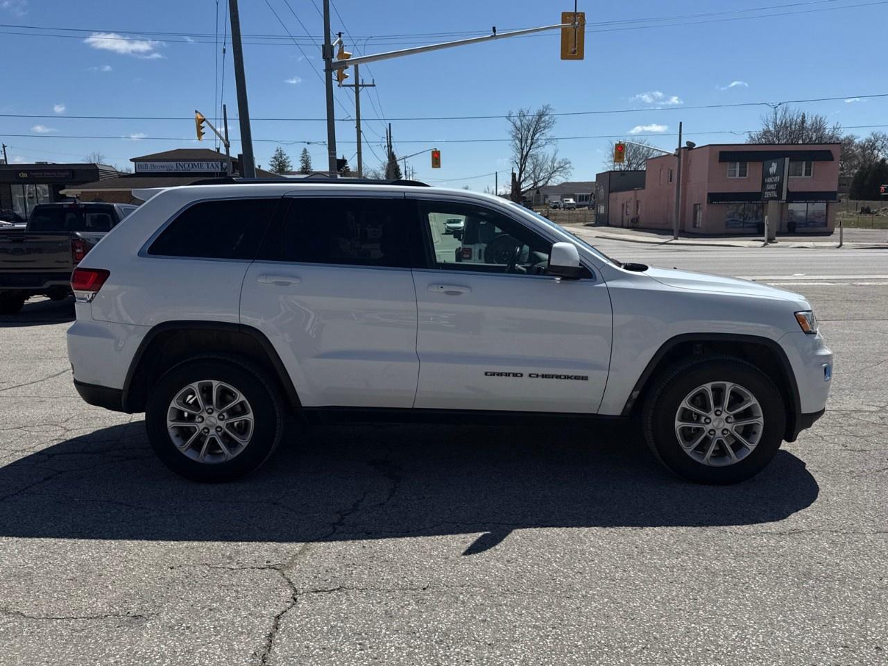 2021 Jeep Grand Cherokee LAREDO 4x4 Photo