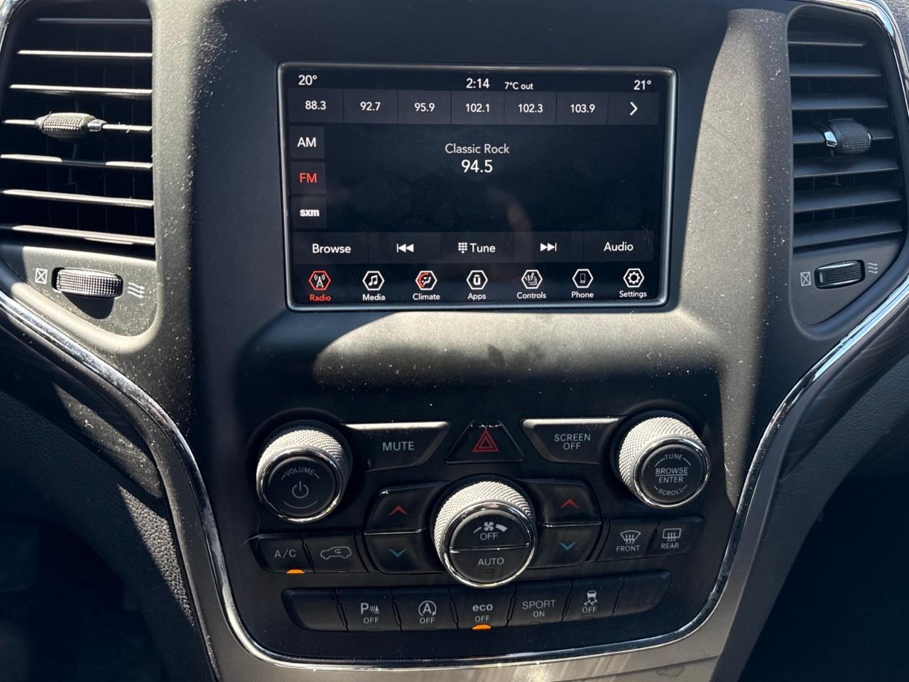 2021 Jeep Grand Cherokee LAREDO 4x4 Photo