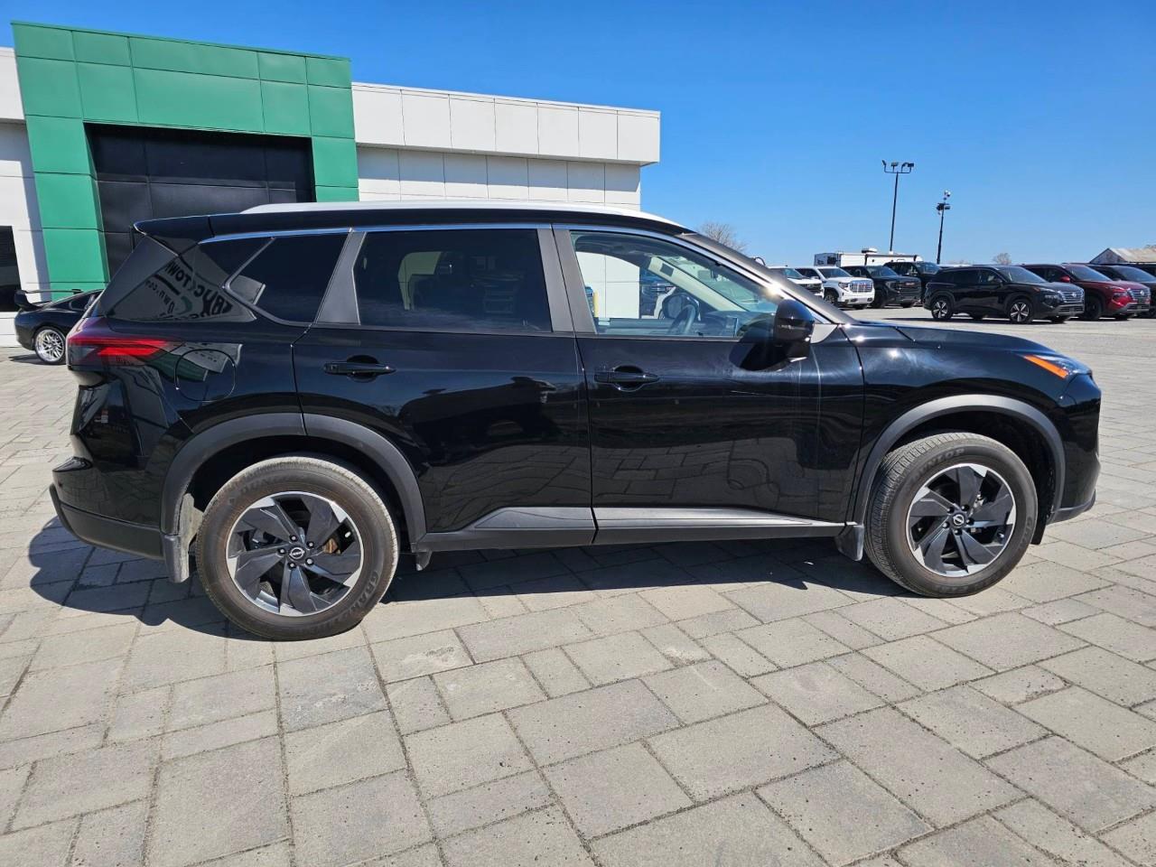 2024 Nissan Rogue SV Moonroof 4dr All-Wheel Drive Sport Utility Photo3