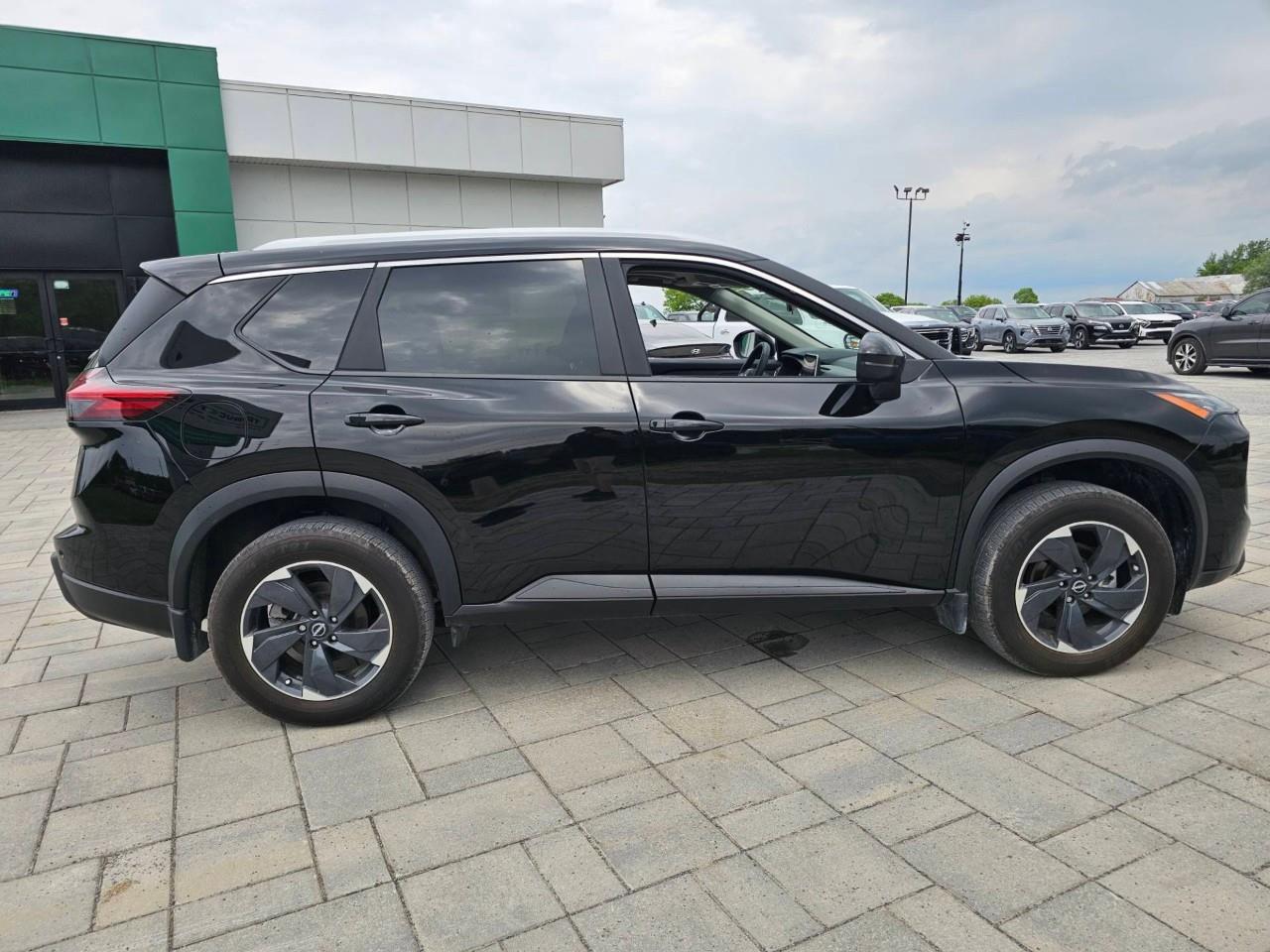 2024 Nissan Rogue SV Moonroof 4dr All-Wheel Drive Sport Utility Photo3