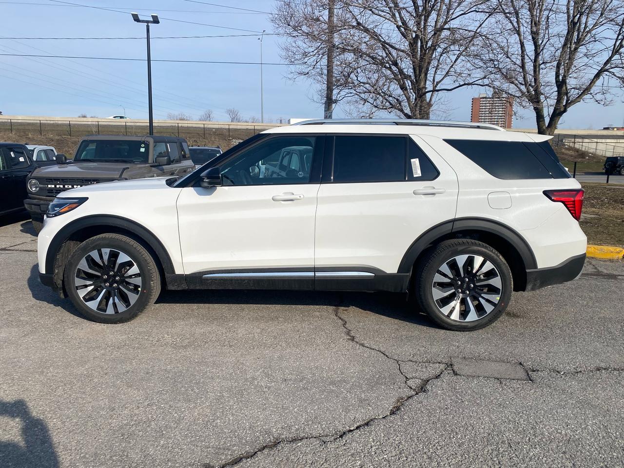 2026 Ford Explorer Platinum 4dr 4x4 Photo2