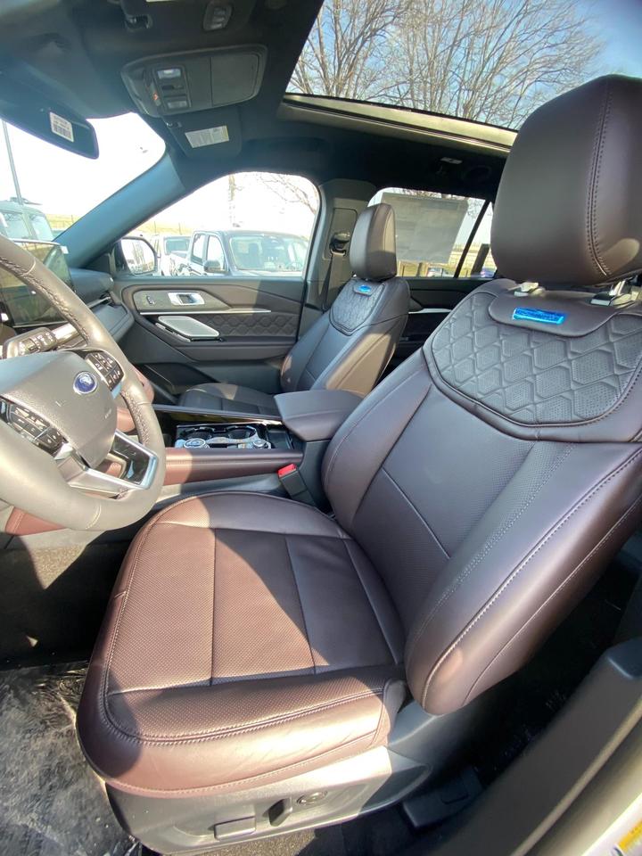 2026 Ford Explorer Platinum 4dr 4x4 Photo