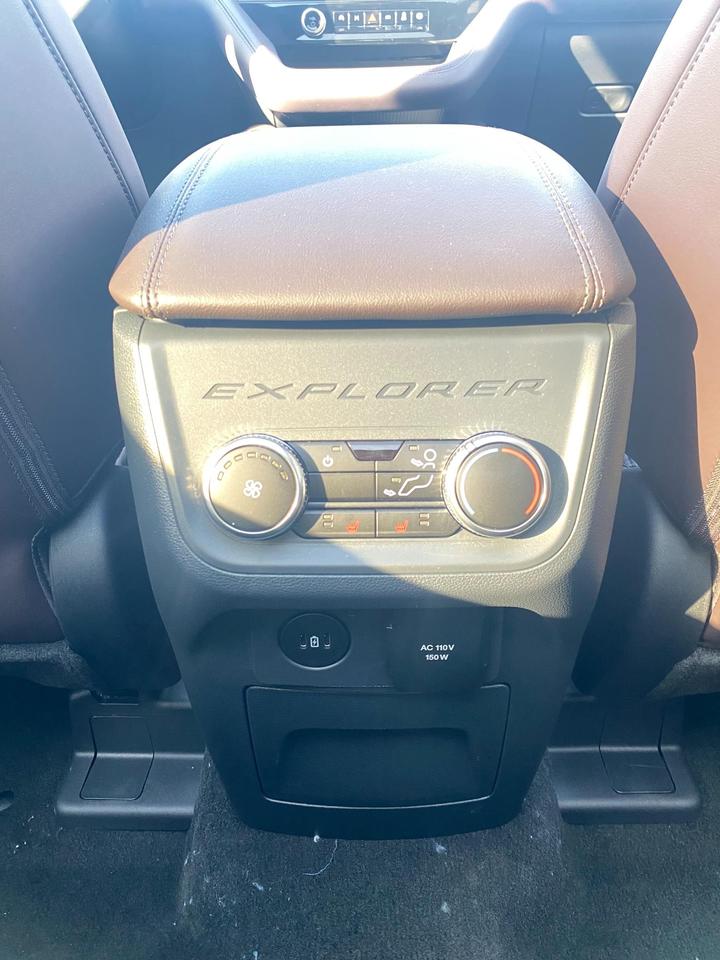 2026 Ford Explorer Platinum 4dr 4x4 Photo