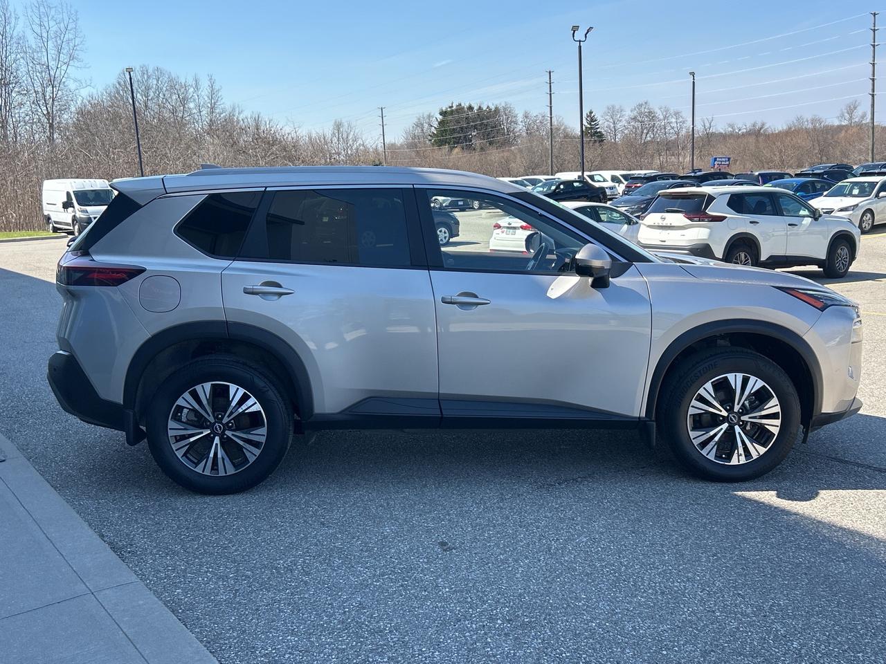 2023 Nissan Rogue SV MOONROOF Photo