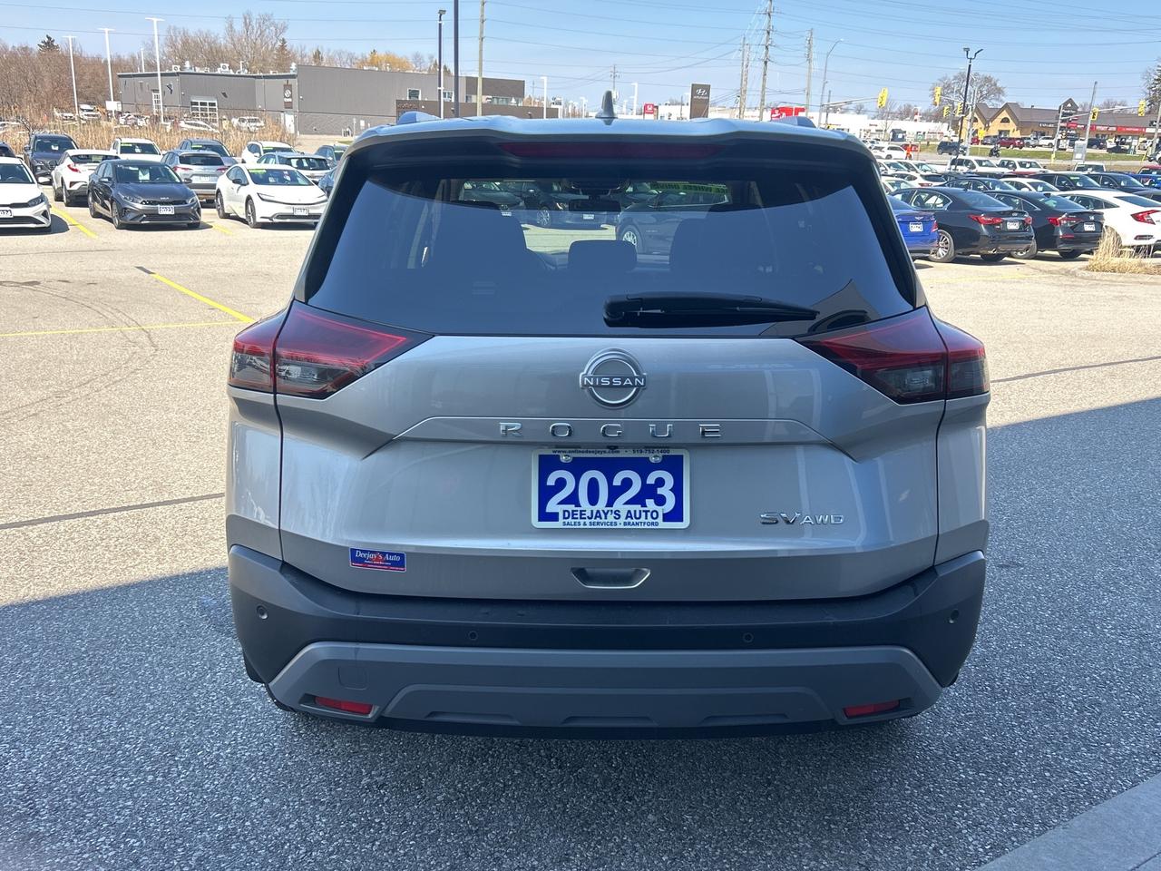2023 Nissan Rogue SV MOONROOF Photo